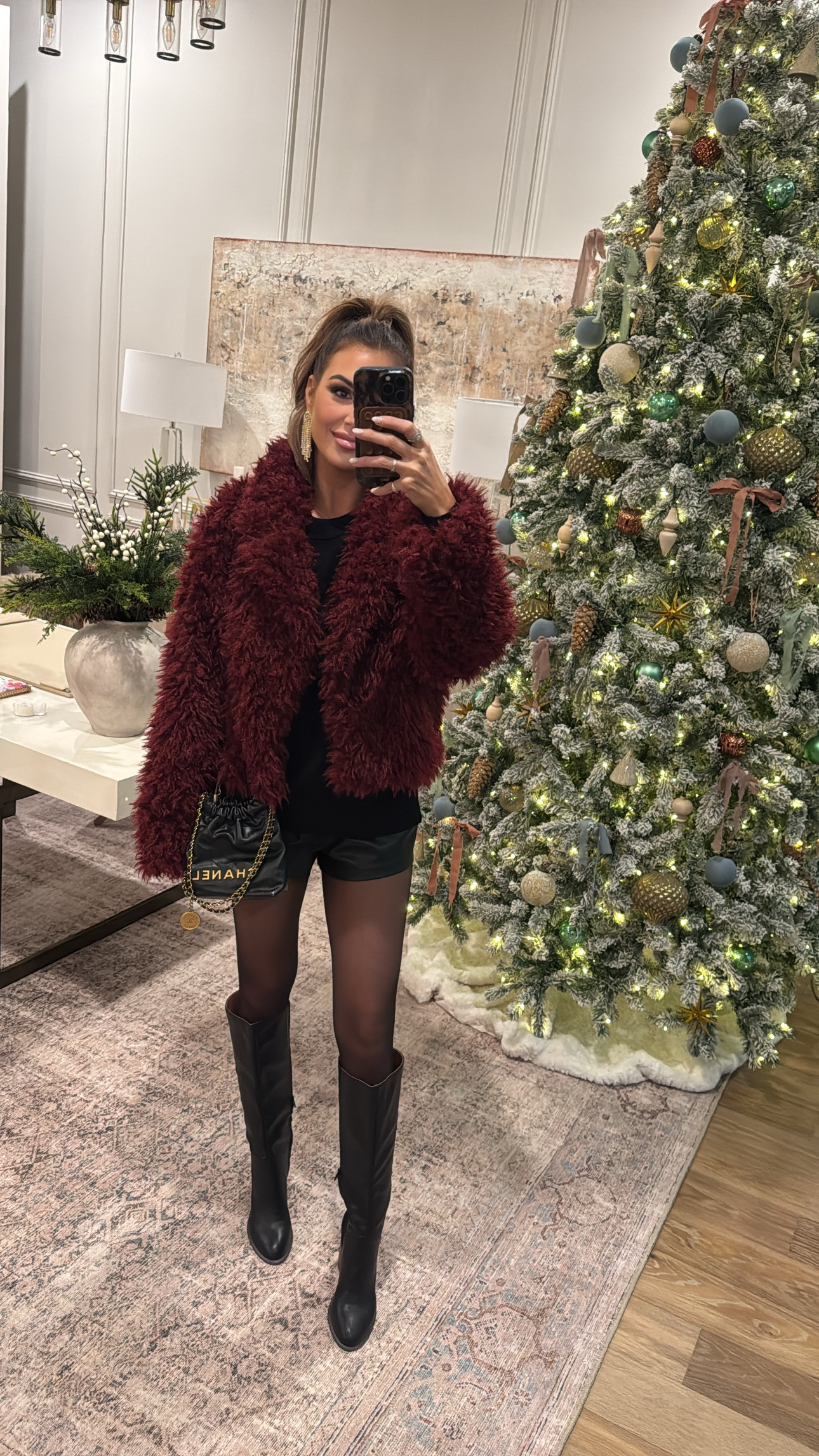 OOTN 🖤

wearing a small in the tops and medium shorts 🫶🏼

use code HOLLIE35 for 35% off! 

 

#LTKSeasonal #LTKHoliday #LTKootd