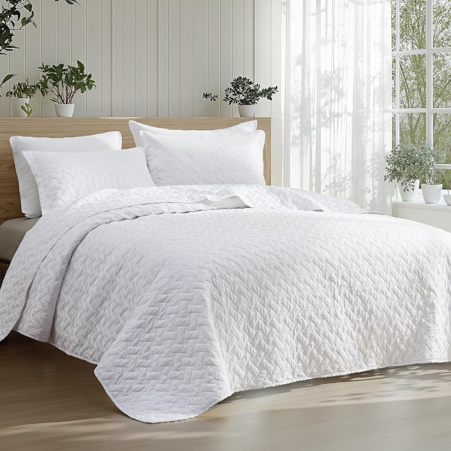 Bedsure King Size Quilt, Lightweight Comforter Set, White Bedspread | Amazon (US)
