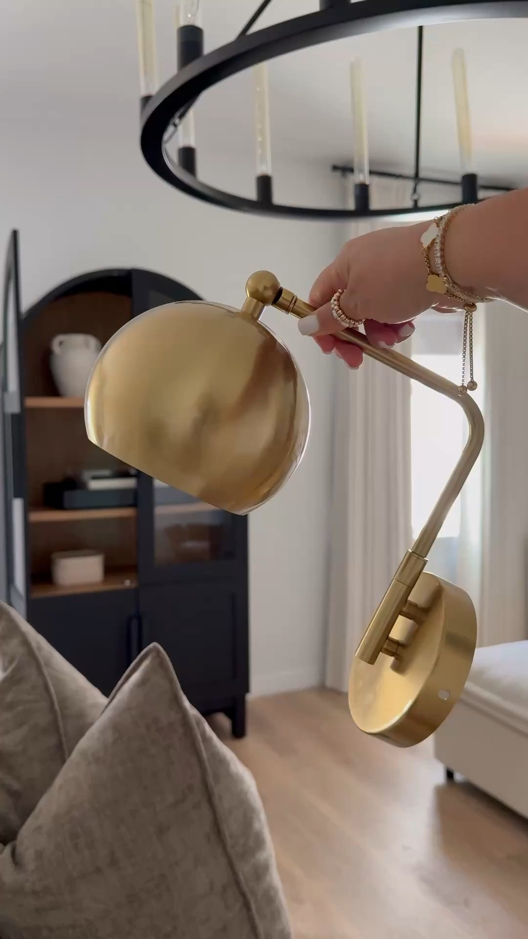 These easy to mount wireless sconces are perfect for rental spaces ❤️



Home 
Home decor
Restoration hardware look for less
Luxe for less 
Entryway ideas
Foyer table
Foyer decor
Wall lights
Battery operated wall
Scone 
Chargeable wall lights
No hardwire required 
Wall sconces 
Battery operated sconces 
Modern sconces

#LTKHome #LTKvlog