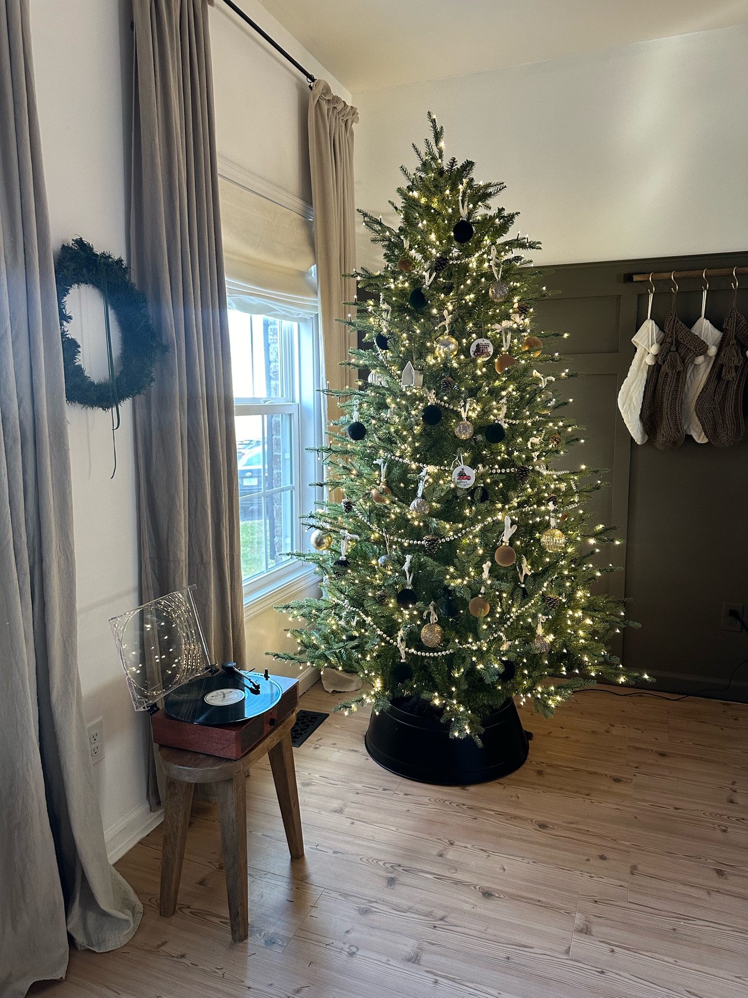 MY CHRISTMAS CORNER DECOR || 

#LTKhome #LTKHoliday #LTKSeasonal