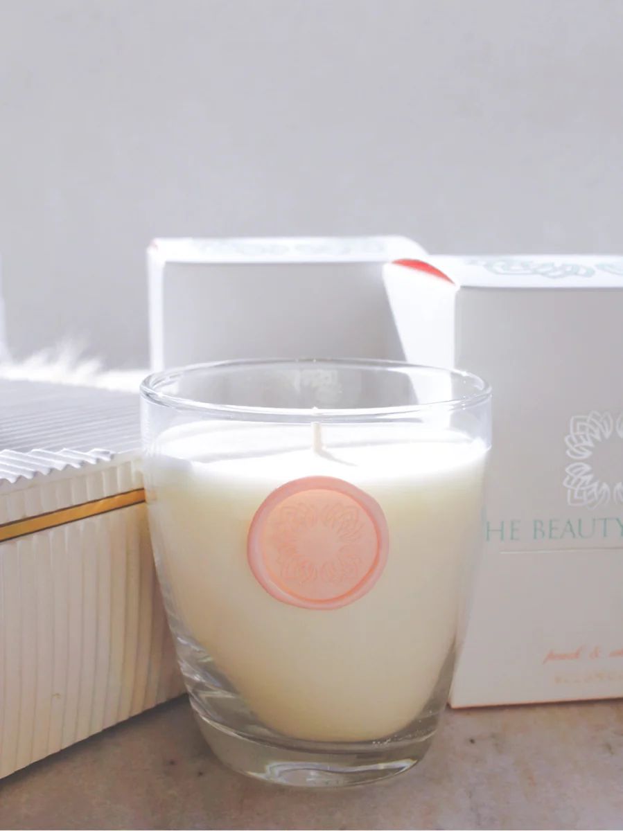 8 OZ PEACH & WHITE TEA CANDLE (60+ HOUR BURN TIME) | raëliv