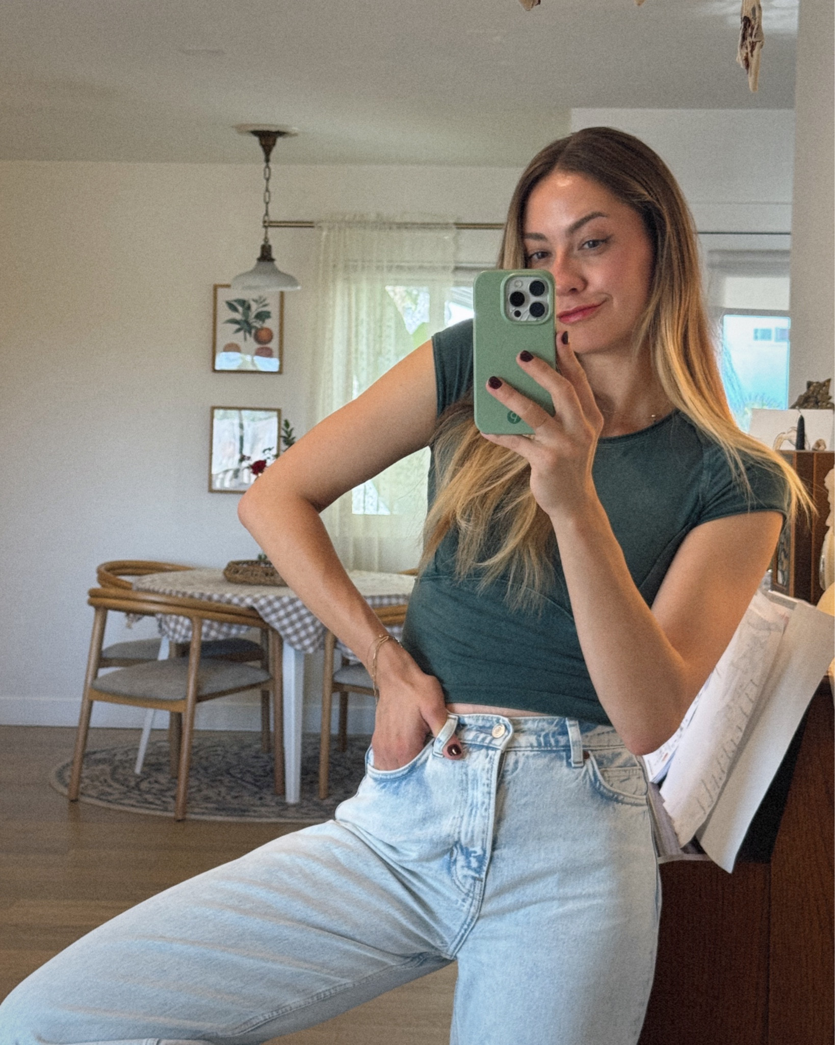 perfect tee and jean combo 

#LTKBeauty #LTKFindsUnder50 #LTKStyleTip