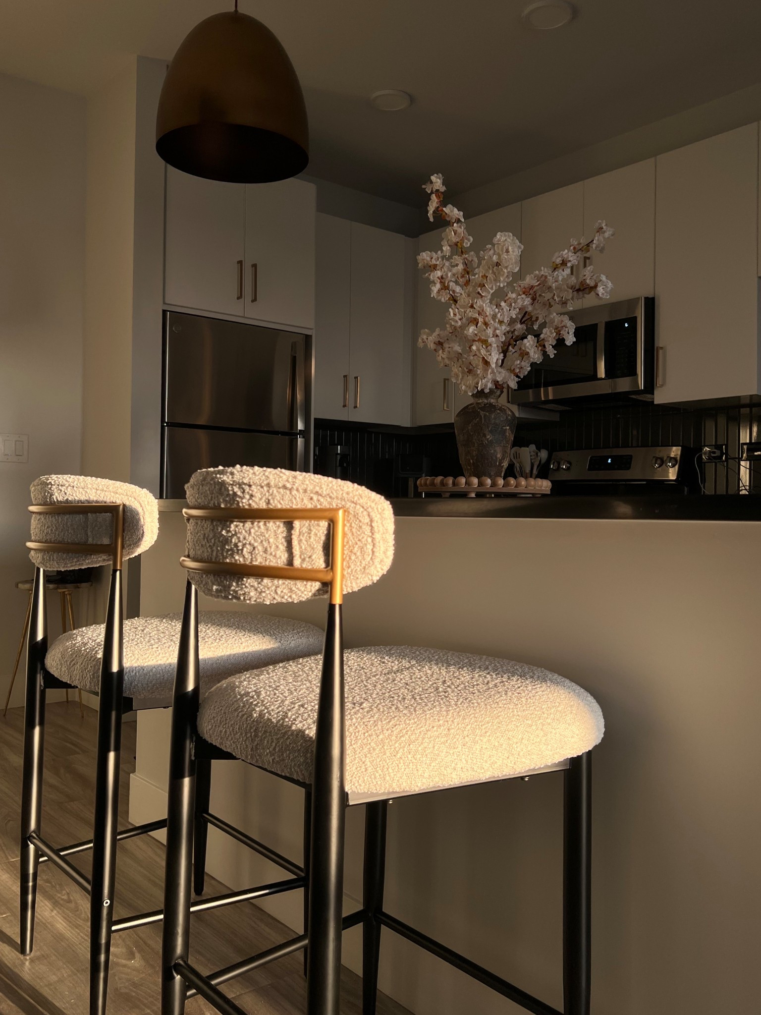 These barstools >>> the best Amazon find! ✨
#barstools #kitchenliving #bouclebarstool #amazonfinds

#LTKStyleTip #LTKHome #LTKU