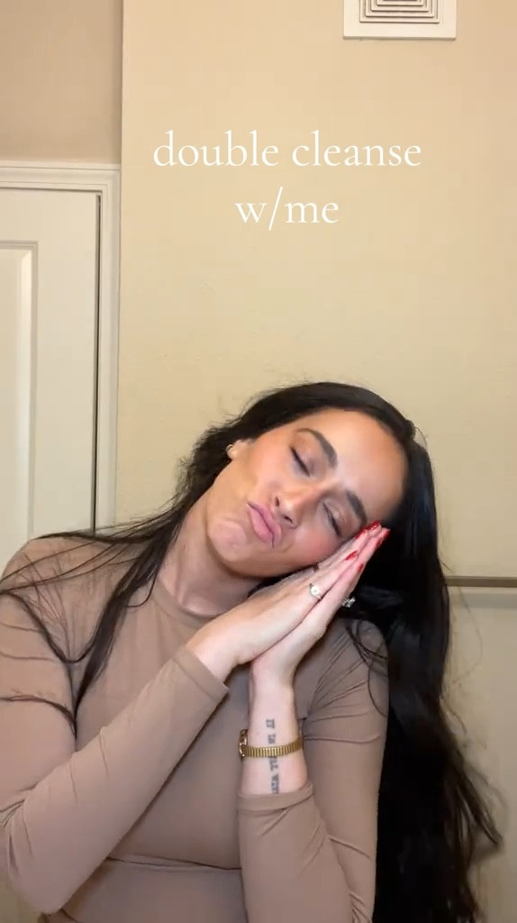 The skin is skinnnninggg

#LTKBeauty #LTKFindsUnder100 #LTKStyleTip