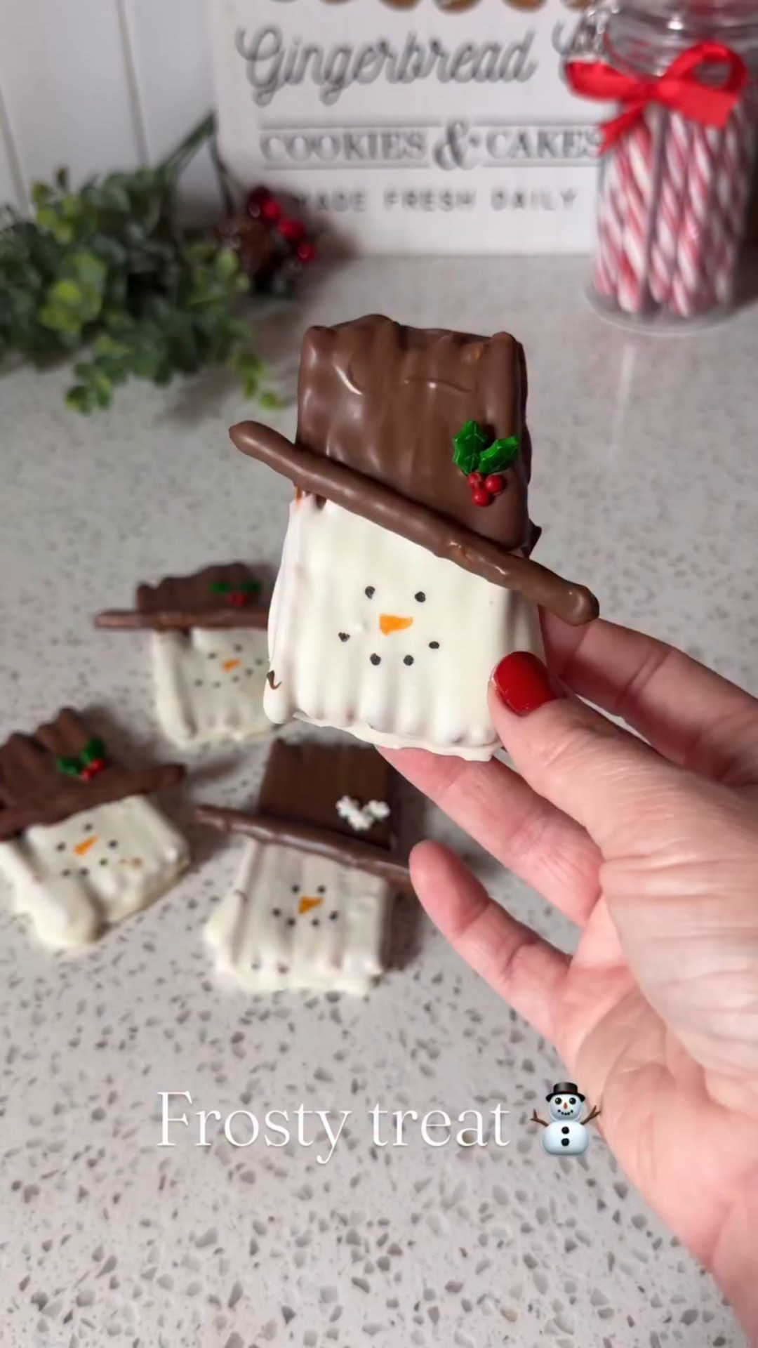 These frosty snowman treats are so easy to make. And if you make the pretzel wreath I shared, then you can do these at the same time. It was a crowd favorite. ⛄️⛄️🩵🩵

#cozychristmas #christmasdecor #frosty #snowman #christmas #christmastreats #holidayhome #holidaytreats #snowman #winterseason #wintertreat #snow #christmasiscoming #christmascountdown #nye #momlife