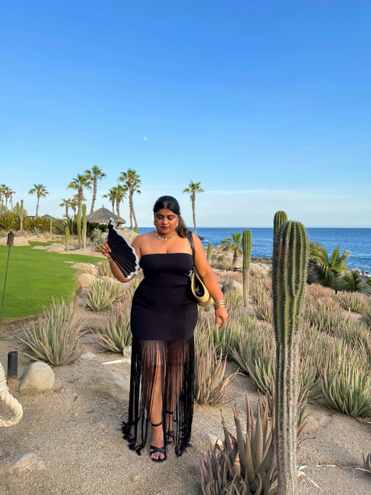 This dress is perfection. I wore this in Cabo and got so many compliments 🖤✨