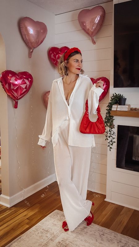 Valentine Date Night 🌹

Keeping it Bold but cozy. This set is pure lux ✨

Comes in a variety of colors. I’m wearing a medium. 

Mom outfit | Valentine’s Day style | Amazon lounge | Amazon sets | date night | postpartum

#LTKmidsize #LTKfindsunder50 #LTKstyletip