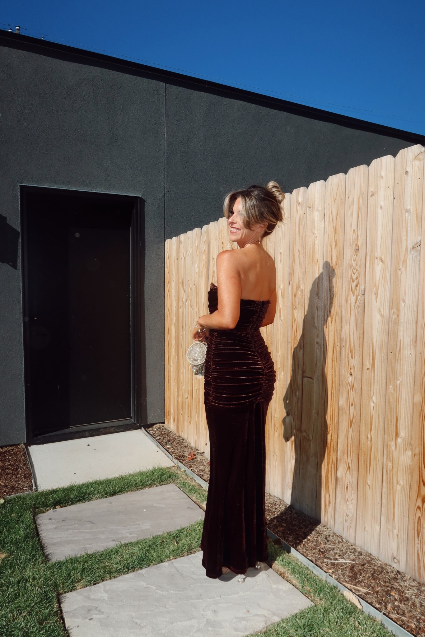 Brown velvet plunge neckline fitted winter wedding guest and black tie event dress

Revolve code: tulip
Electric picks code: emerson20
Glow color: can't handle the heat
Lip color: twin set

Wearing my usual smalls/ 2

Wedding guest
Formal event
Black tie
Winter party
Velvet
Special occasion

#LTKParties #LTKSeasonal #LTKWedding