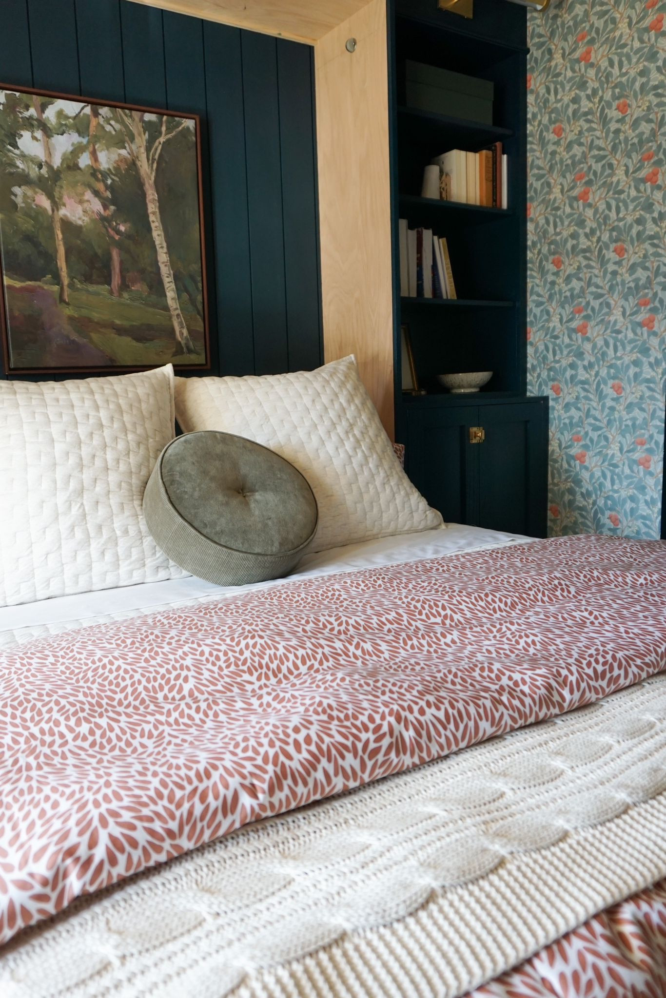 Details from my guest bedroom/home office. Perfect for transitioning to fall 🍂
-
Bedding. Quilt. Bedroom decor. Bed decor. Throw pillow. Home decor. Fall decor. 

#LTKSeasonal #LTKFind #LTKhome