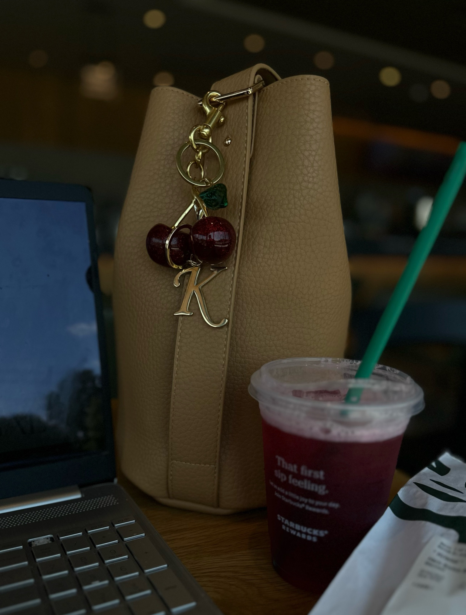 Fall Bag + charms 😍 obsessed with this trend ✨#LtkBag

#LTKSaleAlert #LTKStyleTip #LTKFindsUnder100