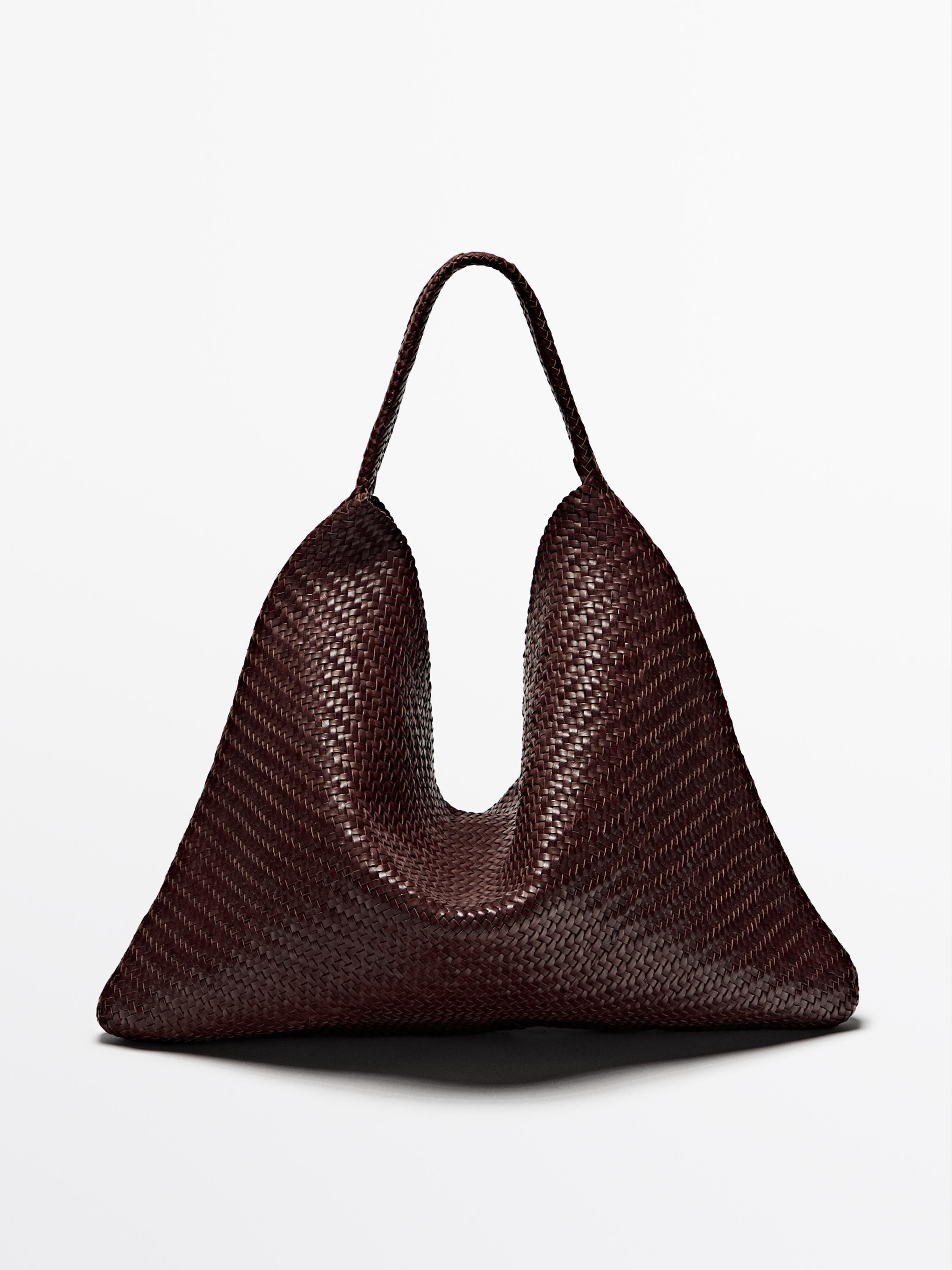 Maxi shopper bag made of cowhide leather and a nappa leather finish. Handbag made of cowhide leat... | Massimo Dutti UK