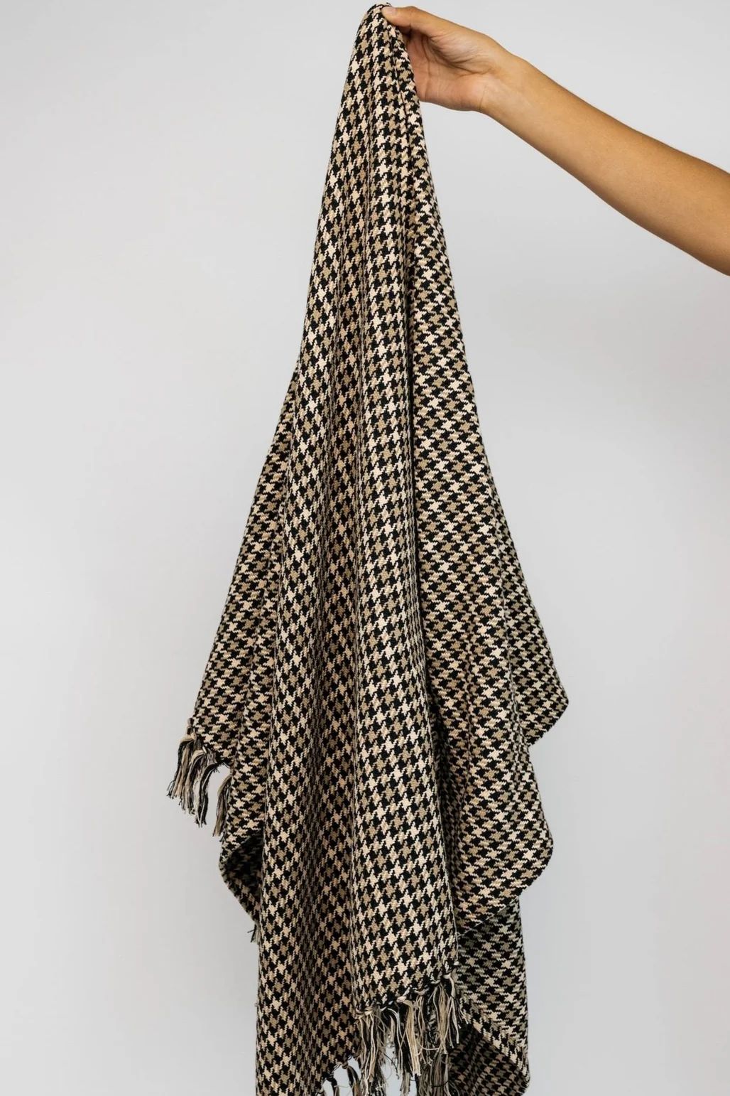 Griffin Houndstooth Throw - THELIFESTYLEDCO Shop | THELIFESTYLEDCO