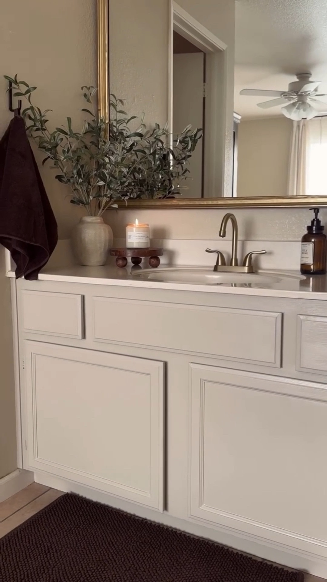 If you guys can remember this bathroom in my master bedroom was super dated. We started with replacing the mirror and removing the old hardware. The cabinets had never been painted since it was a rental prior. There was also a mirror cabinet on the right side we removed to open up the space more. My fav is this bathroom faucet from @koxking_official. I love the modern look and feel it adds so much warmth to this space. Target was my go to for the small details. 

Il have everything linked in my LTK 
Bathroom faucet link in bio! 
Use code Casarustica29 for 10% off 

#ａｅｓｔｈｅｔｉｃ #home #bathroom #bathroominspo #bathroomrenovation #bathroomdesignideas #bathroomdecor #neutrals #target #koxkingfaucets #koxkingkitchensink