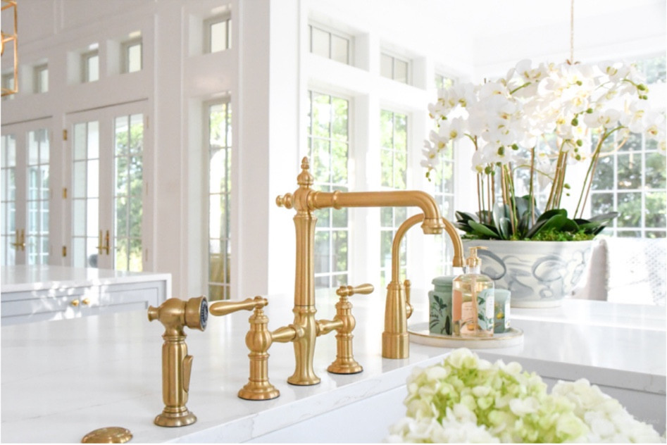 Bridge faucet in gold