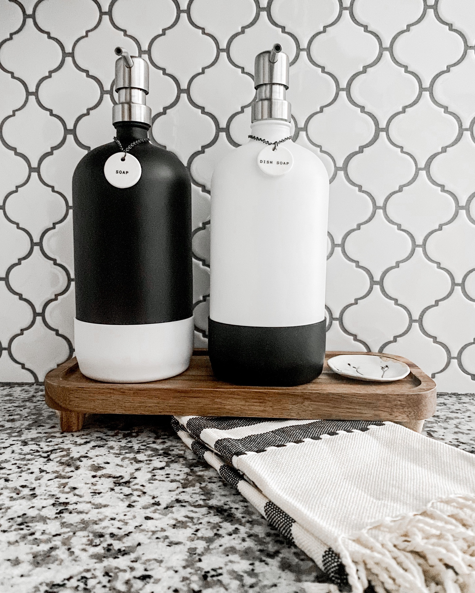 I’m always a sucker for a nicely styled soap dish and sink. These are my fave by the polished jar. Will be linking all my faves from dispensers, foamers, towels, brushes, trays etc 

Kitchen sink • soap dispensers • bathroom accessories • bottles • shampoo and conditioner • soap trays • brushes l towels 

#kitchensink #soapdispensers #kitchentray #towels #turkishtowels #ringdish 

#LTKstyletip #LTKhome #LTKSeasonal