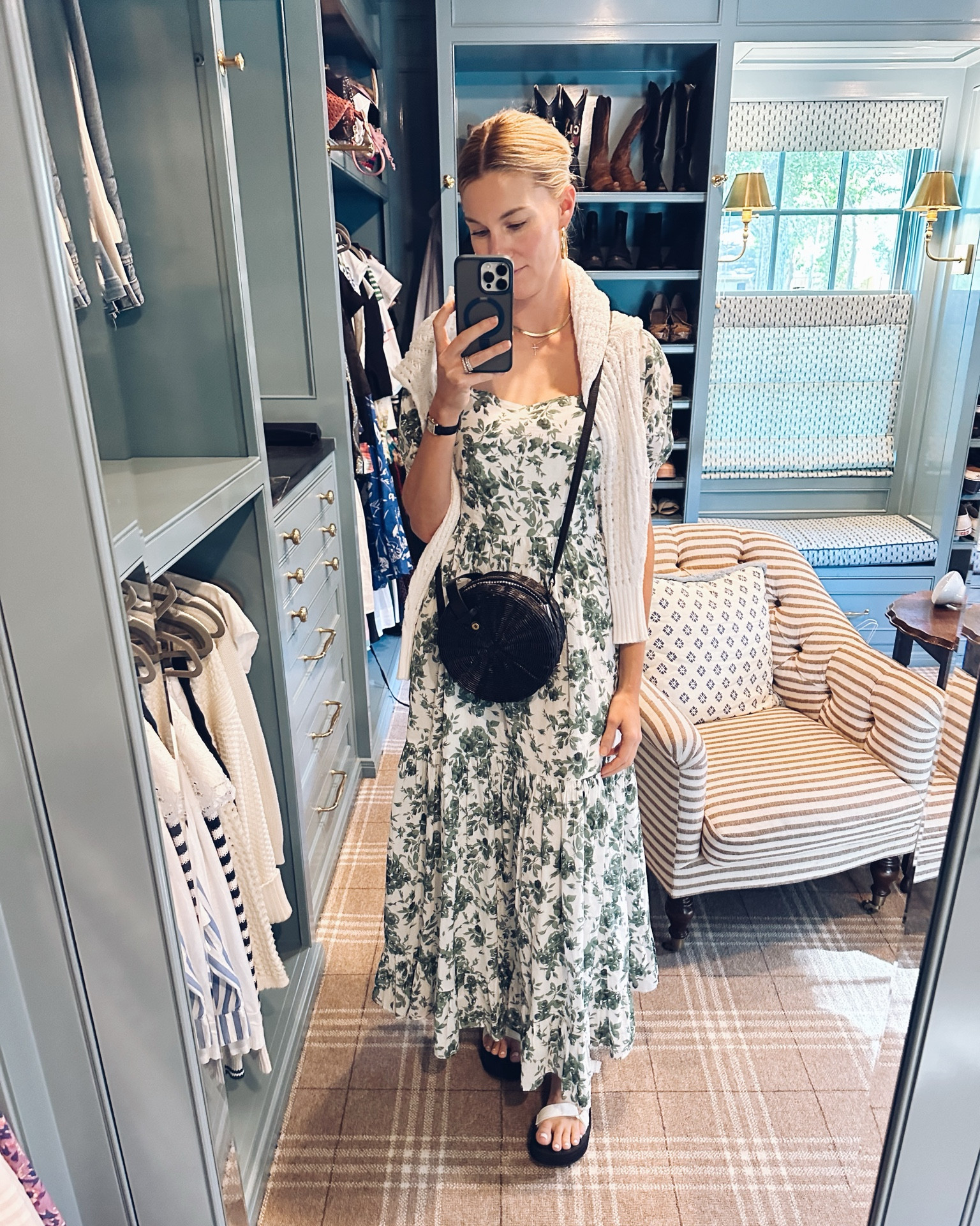 If you ask me, the black accessories bring a new updated vibe to this dress! I have the sweater in an xxs. 

#LTKStyleTip