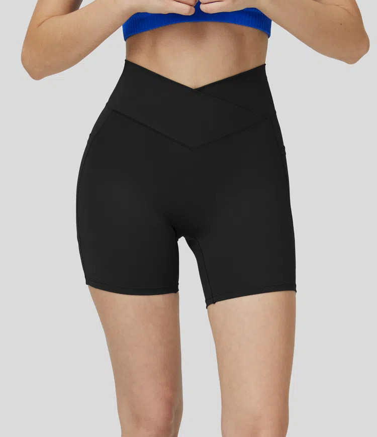 Women’s Patitoff™ Pet Hair Resistant Crossover Side Pocket Biker Shorts 5" - HALARA | HALARA