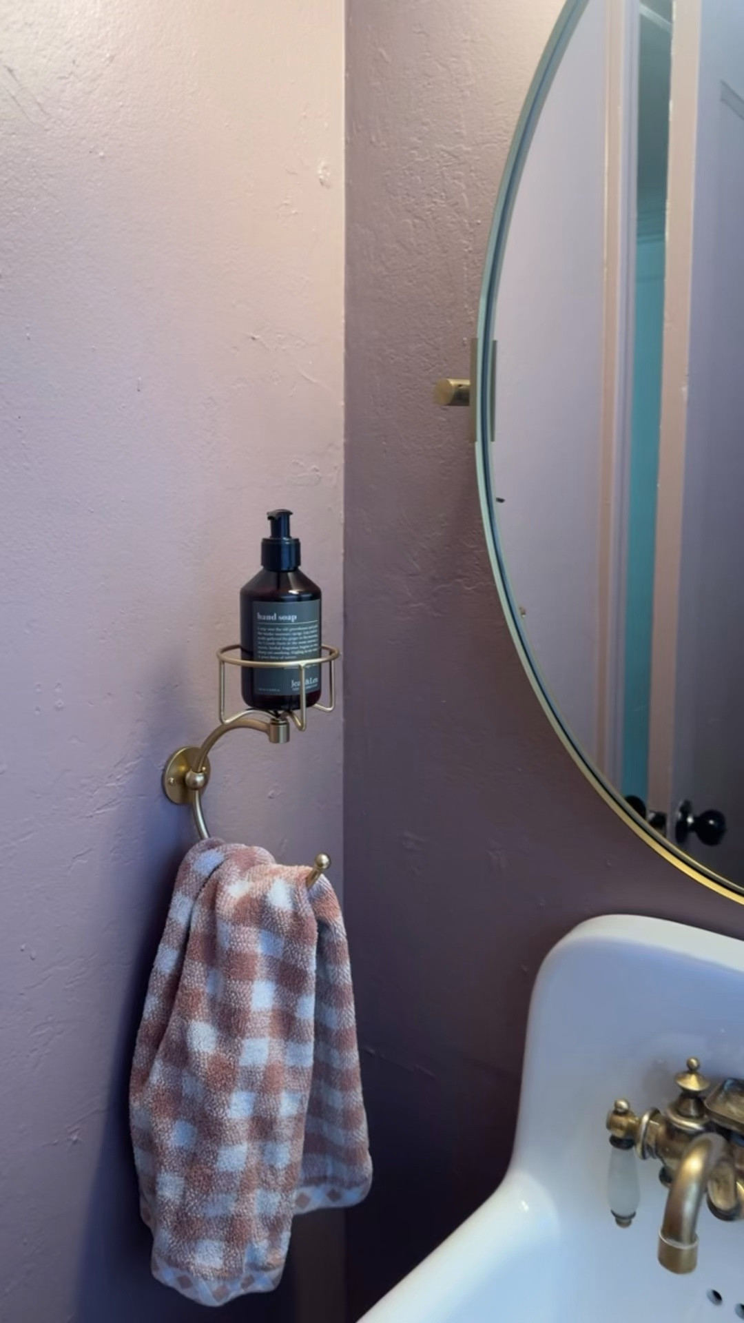 Hook & mirror

#LTKmomlife #LTKHome #LTKmorningroutine