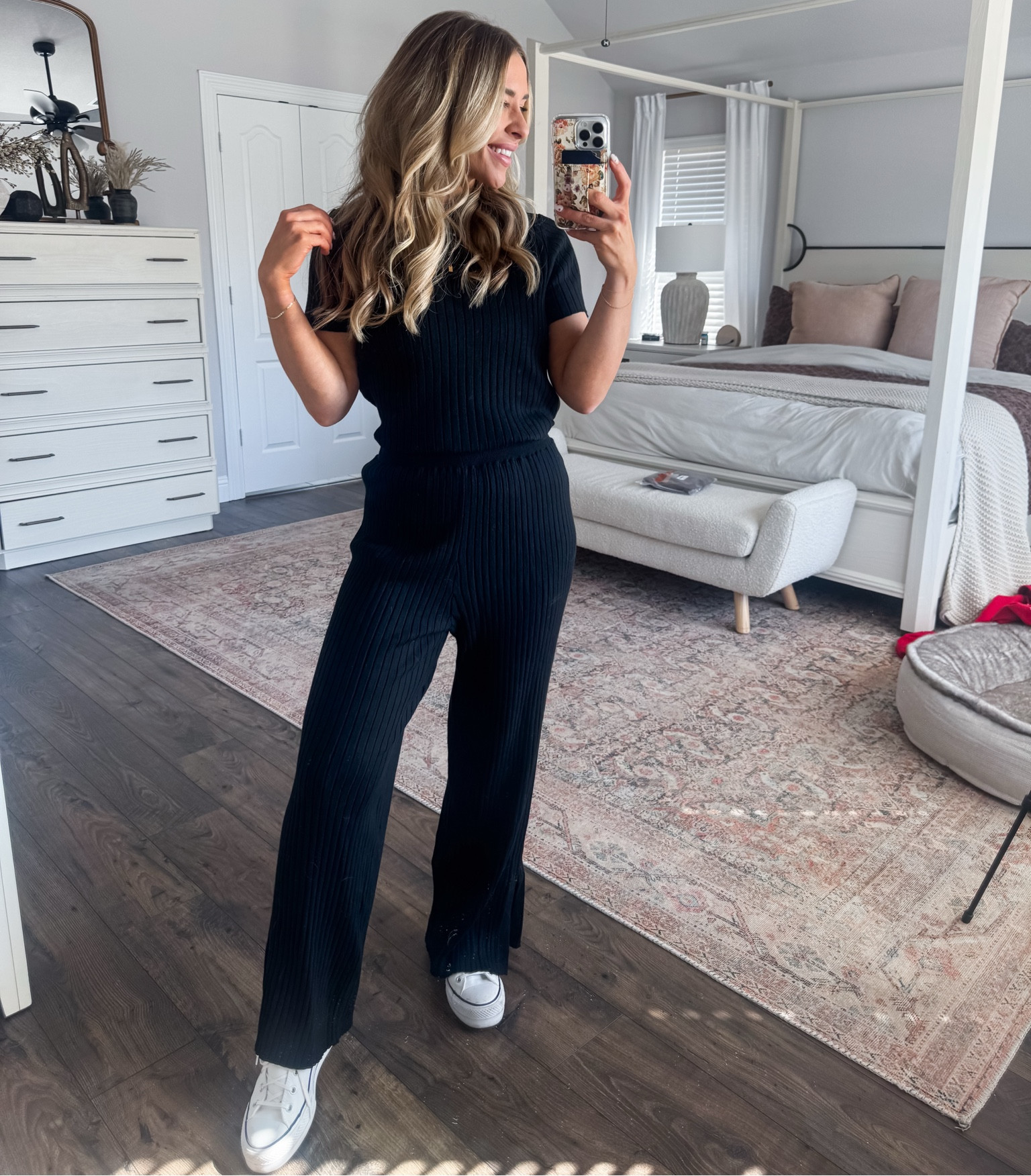 Wearing an XS. Super stretchy