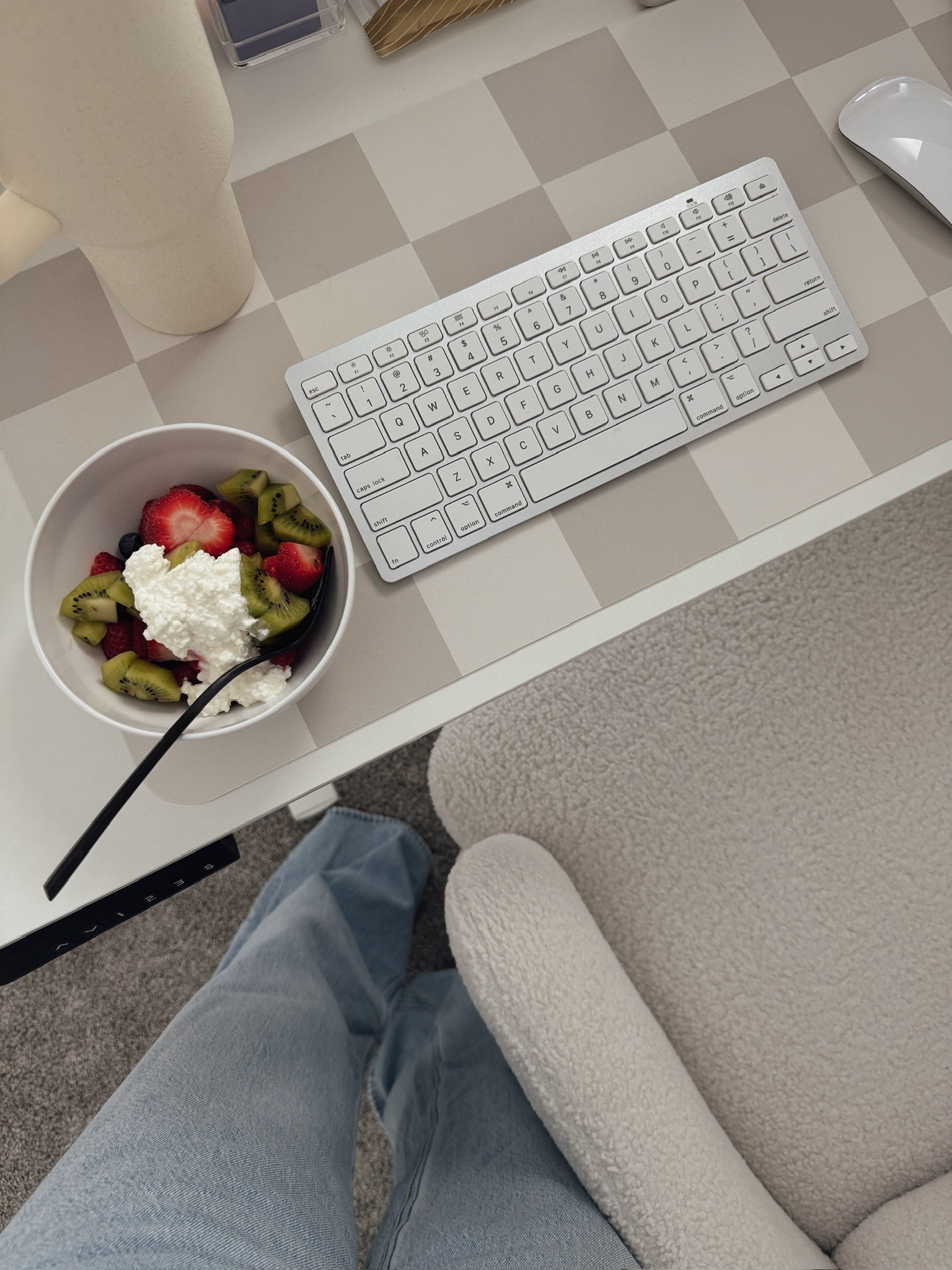 My office essentials from Amazon 〰️
Office chair, white chair, desk mat, office must have, wfh, home office, office desk, office organization



#LTKHome