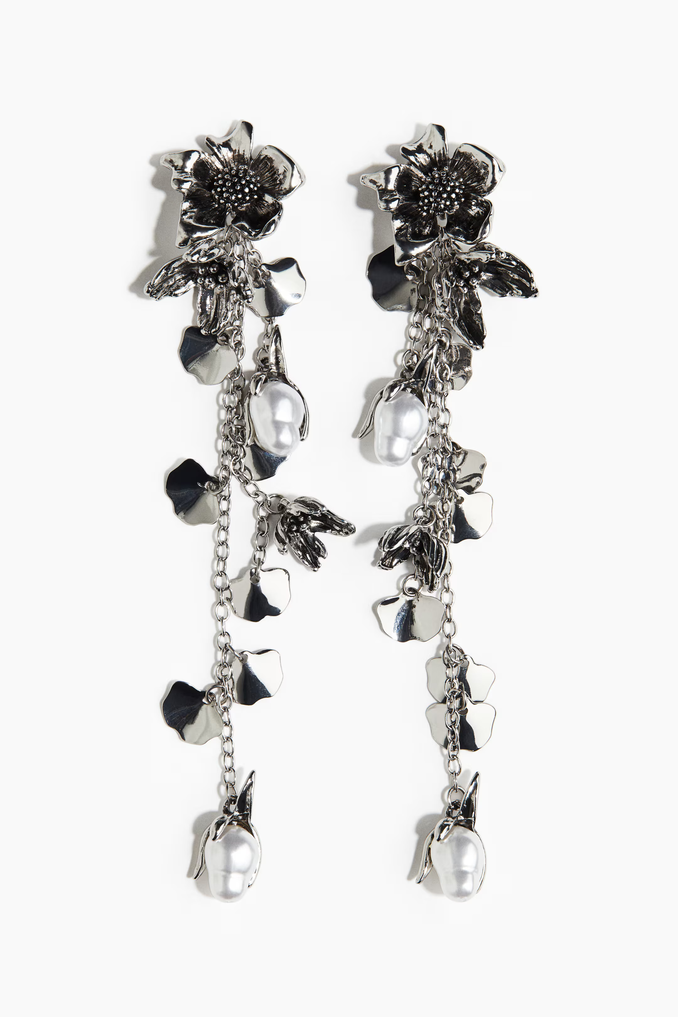 Long earrings | H&M (UK, MY, IN, SG, PH, TW, HK)