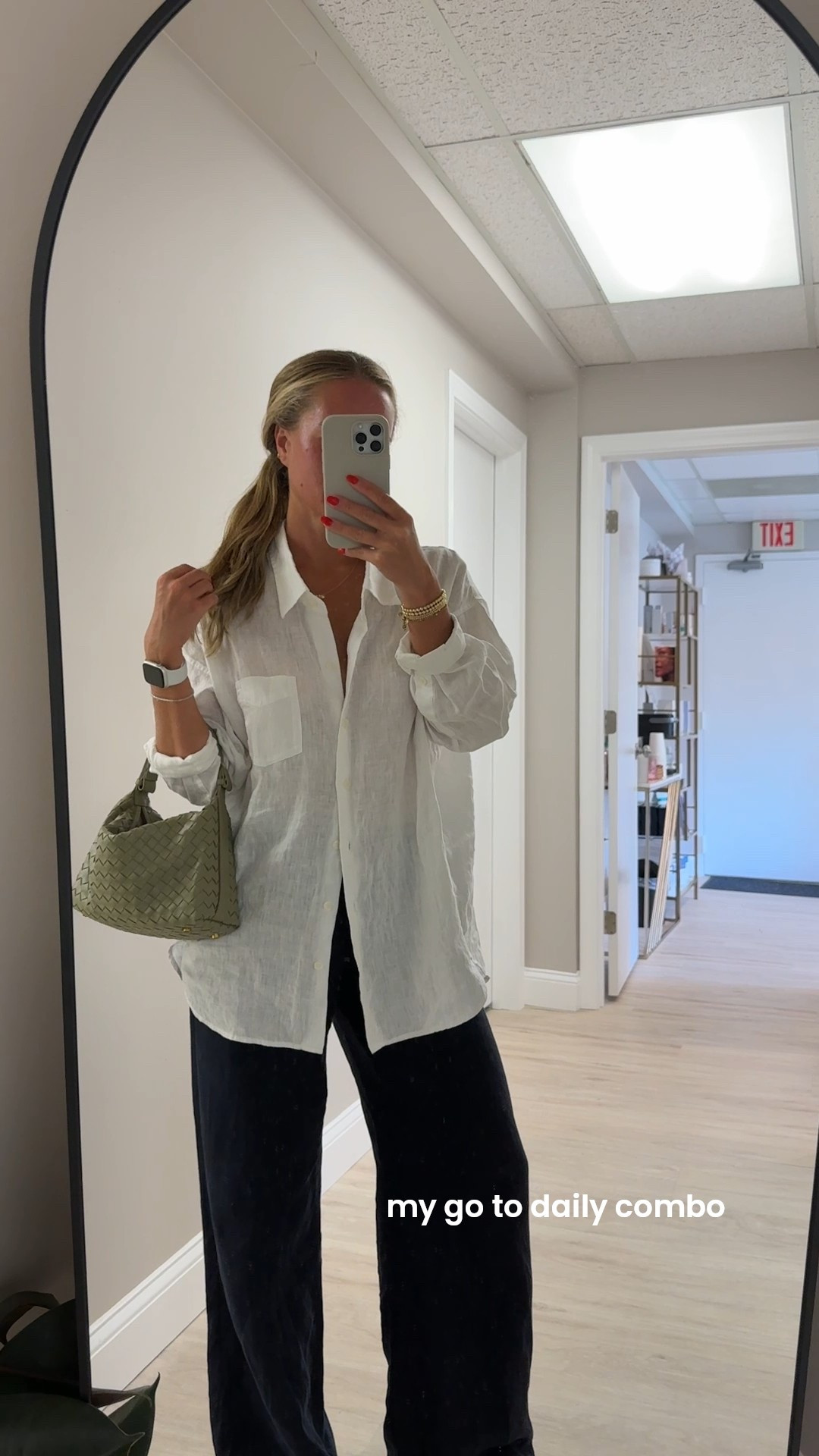 Aritzia oversized linen top with the lodge pant
Small in pants & medium in top (for oversized look!)