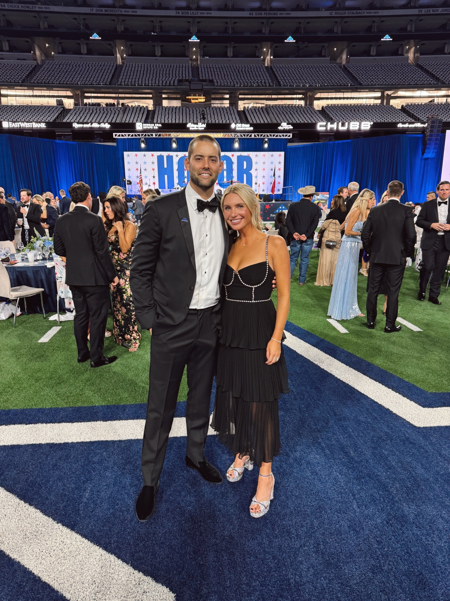 My self portrait dress is mostly sold out but I found a couple sizes in stock! It’s also available on Poshmark in a few sizes 

#LTKSeasonal #LTKHoliday