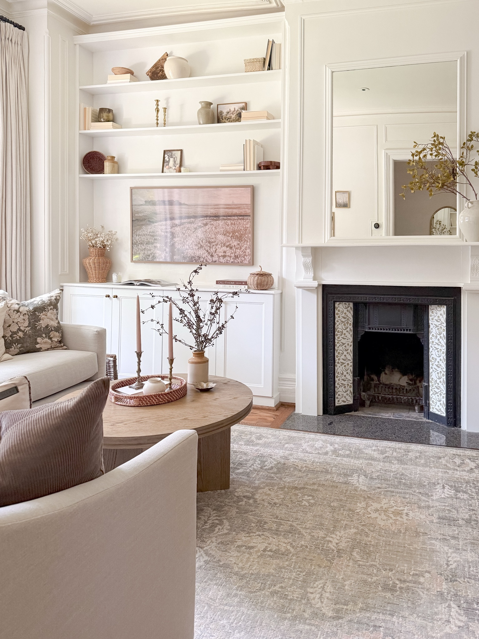 Living room decor and built ins 🇺🇸 links

#LTKHome #LTKSeasonal #LTKStyleTip