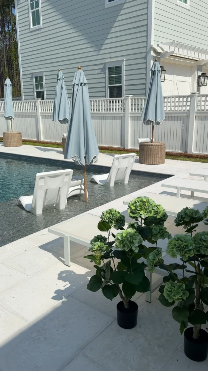 Outdoor Faux Hydrangeas ☀️ 

#LTKSeasonal #LTKmorningroutine