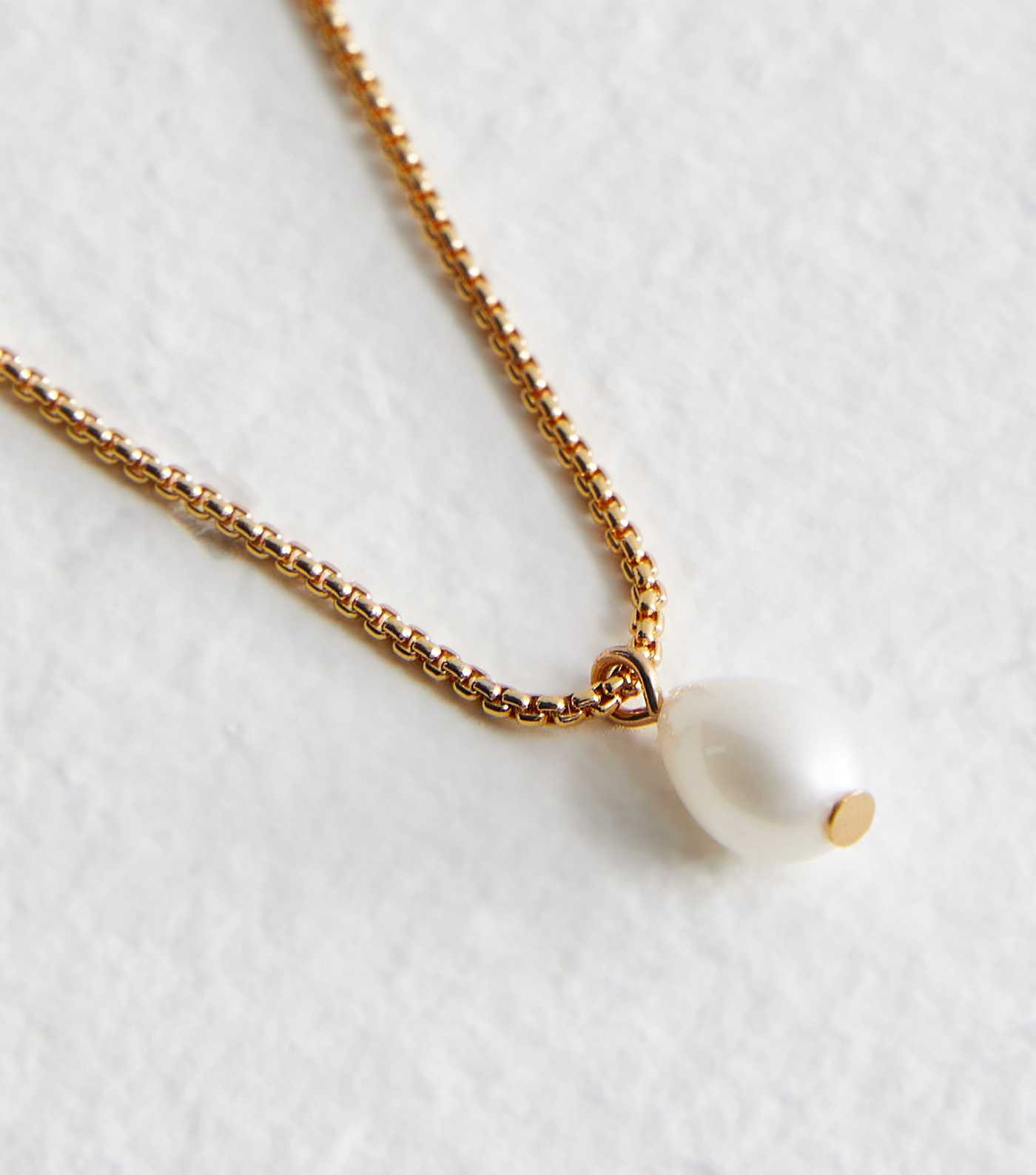 18ct Gold Plated Faux Pearl Pendant Necklace | New Look | New Look (UK)