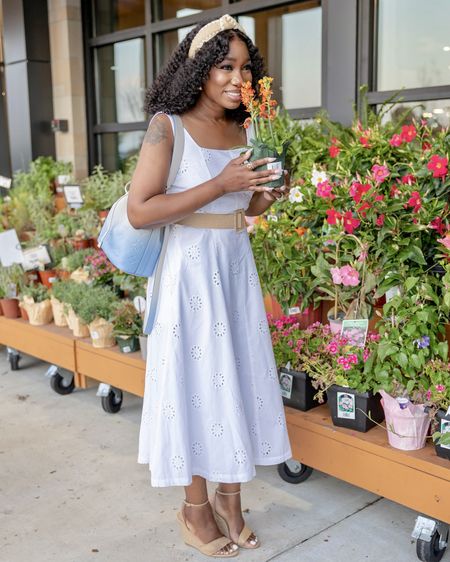 Stop go smell the flowers in a beautiful dress. So in love with this white for under $40. It’s the perfect white dress for the summer. This dress also comes in red. 
Wearing a size small. 
I paired it with my new fav bag! 

White dress, summer fashion, affordable fashion


#LTKFindsUnder50 #LTKSeasonal #LTKStyleTip