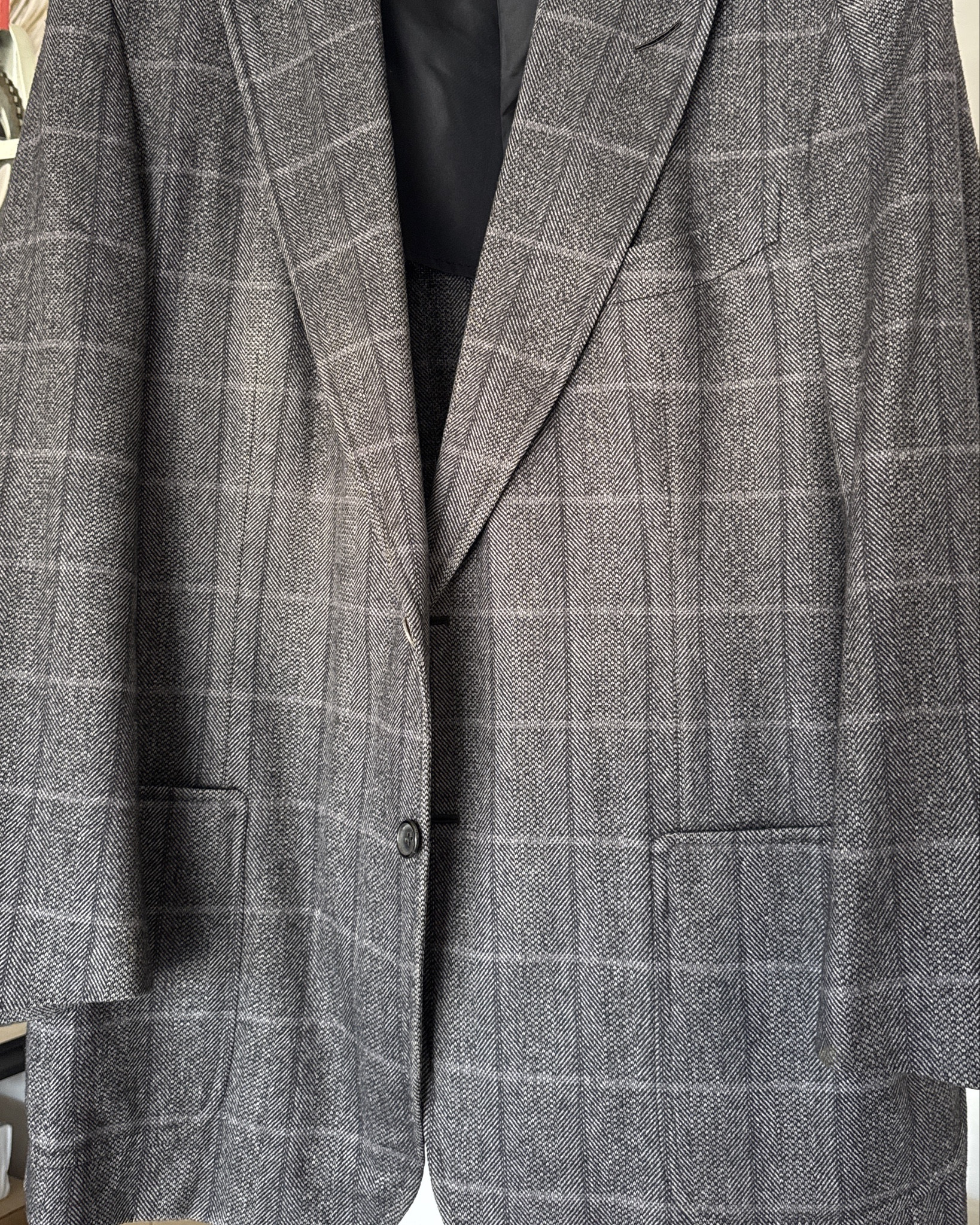 Scored this Tom Ford men’s blazer at an Estate Sale yesterday for $45 🤯 Linked similar vintage styles. Great prices can also be found online for reasonable prices if you know where to look | vintage luxury | high end fashion | can’t wait to pair this with heals, jeans, and a white T-shirt!

#LTKMens #LTKOver40 #LTKWorkwear