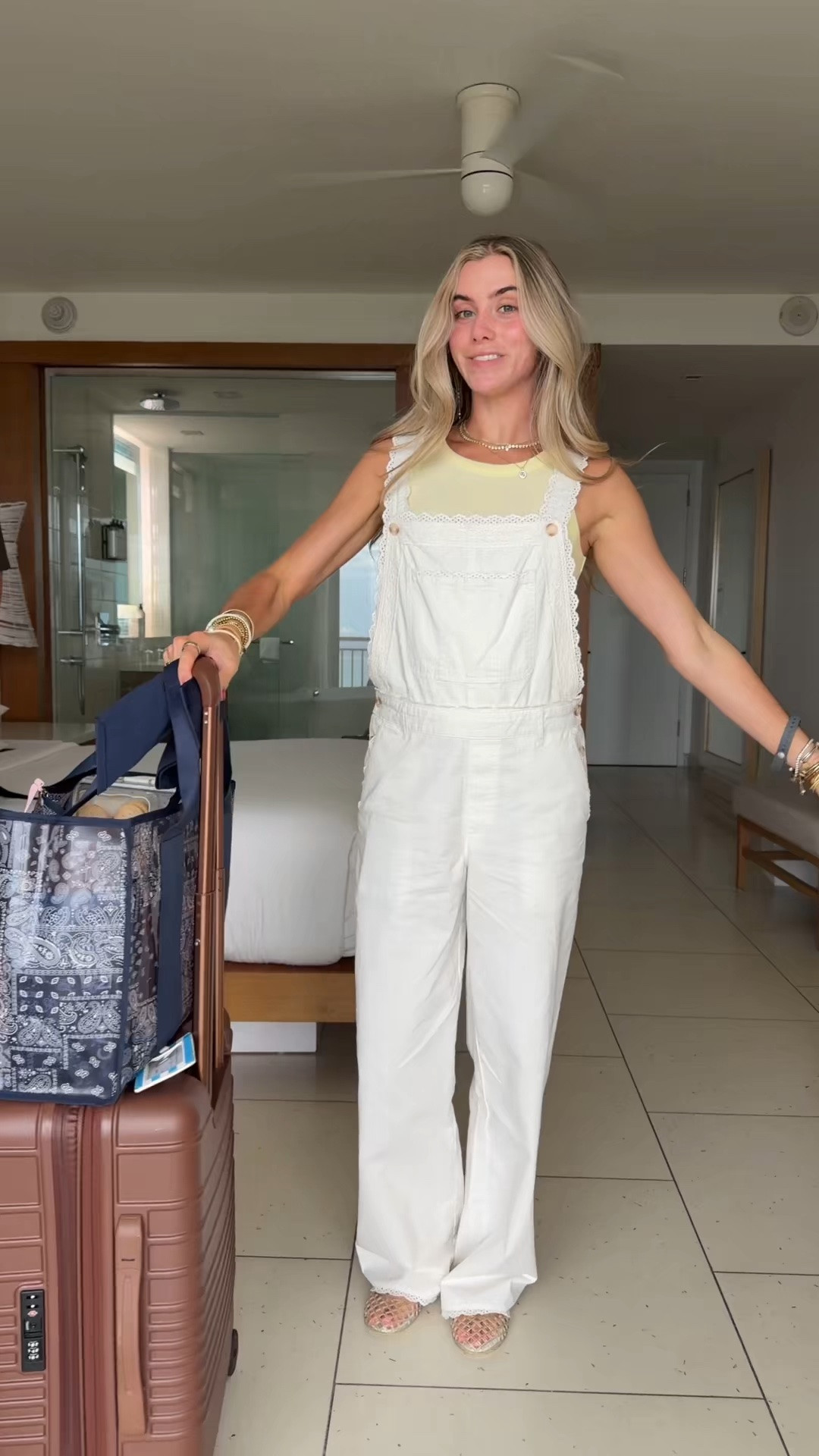 finally made it to the Bahamas !!! 🇧🇸 this is what I wore as my airport outfit gotta kick off the outfits with a bang and the cutest travel bag accessories

#traveloutfit #bahamasoutfits #airportoutfit #airportoutfitinspo #vacationoutfits @gigipip Gigipip @Casemate @BÉIS  @abercrombie  @nuuds  @TORYBURCH

#LTKootd #LTKTravel #LTKdayinmylife