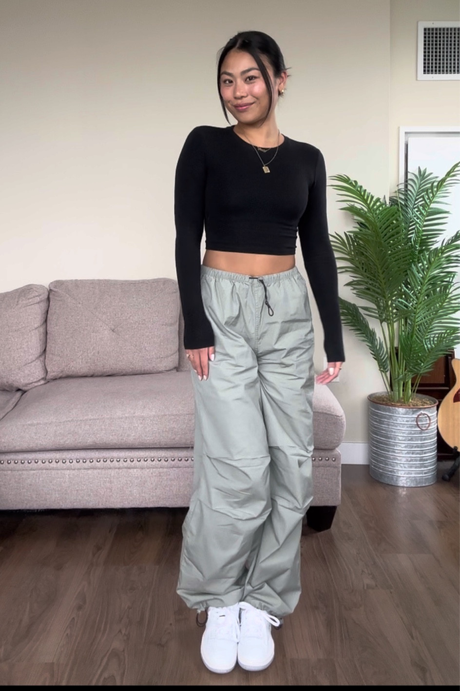 size xs 
top is zara crop top!