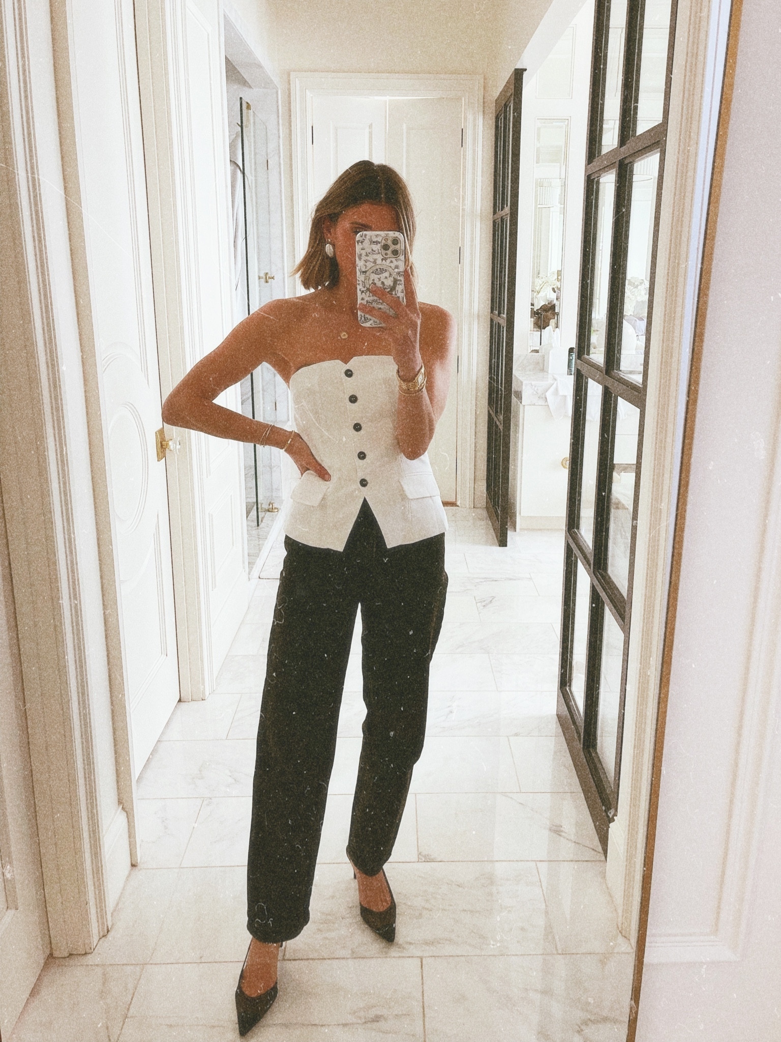 Spring date night outfit - everything from amazon.
Top fits tts wearing size small 
Jeans fit tts wearing size 26