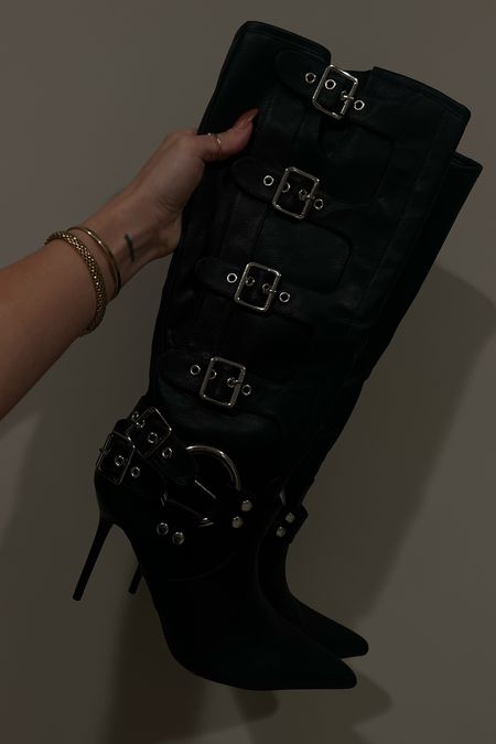 Obsessed w these new in boots!!


#LTKSeasonal #LTKHolidaySale #LTKshoecrush