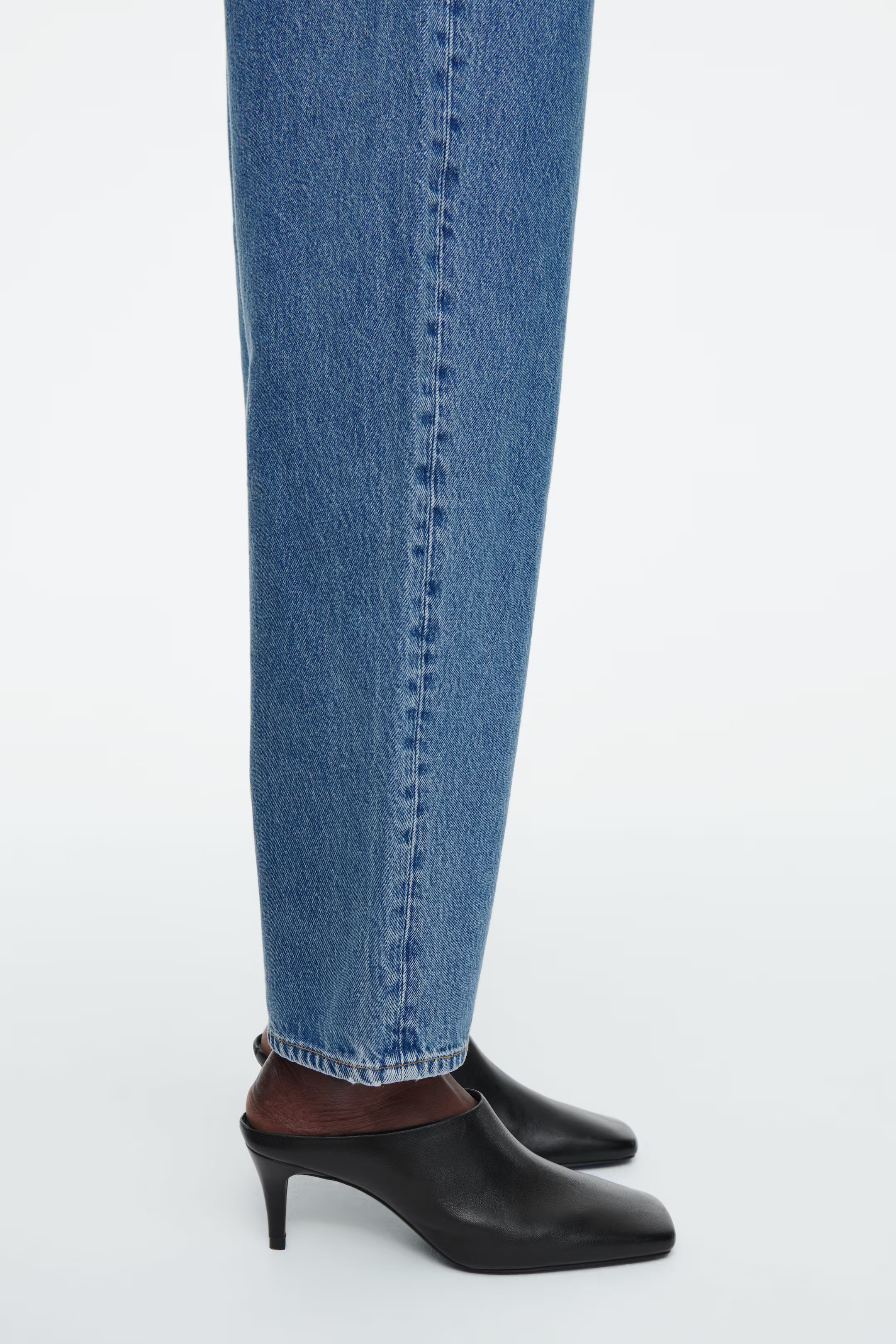 ARCH TAPERED JEANS - MID BLUE | COS (EU)