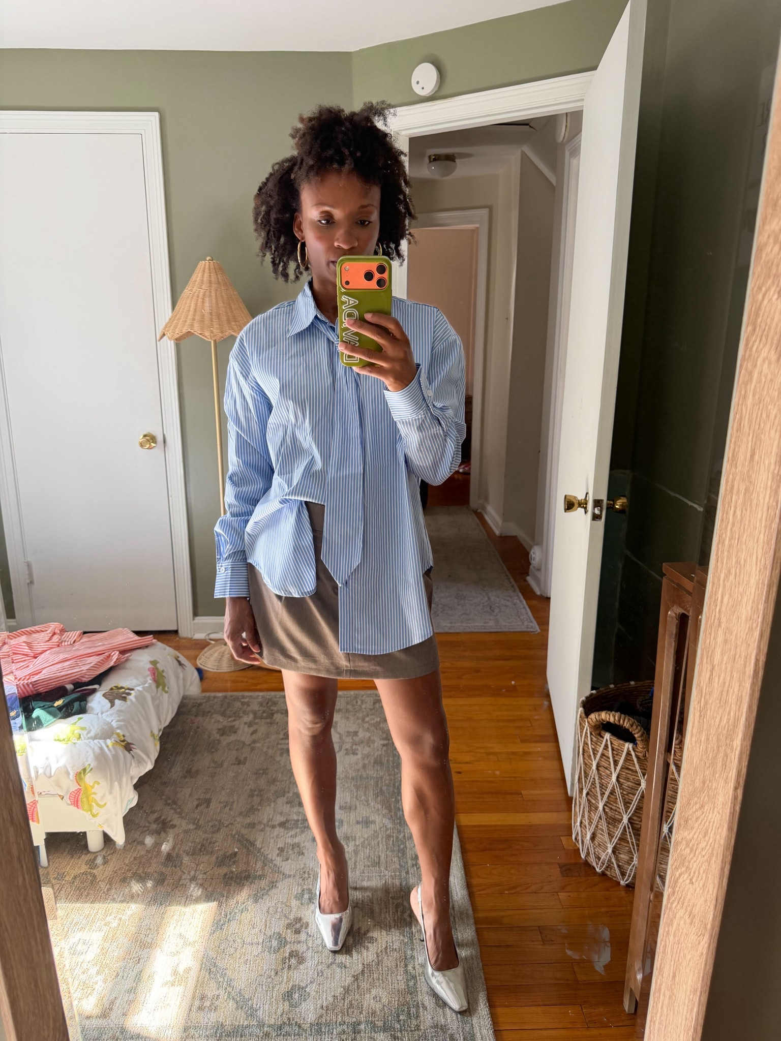 Bar III business professional/casual separates.

Size small shirt (could size down)
Size XS skirt (could size down)

#LTKWorkwear