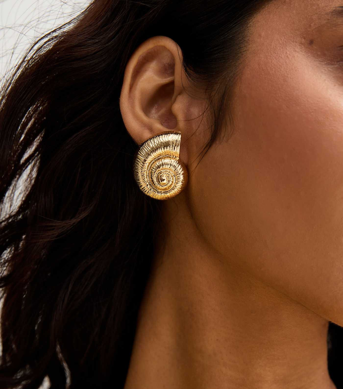 Gold Tone Swirly Shell Stud Earrings | New Look | New Look (UK)