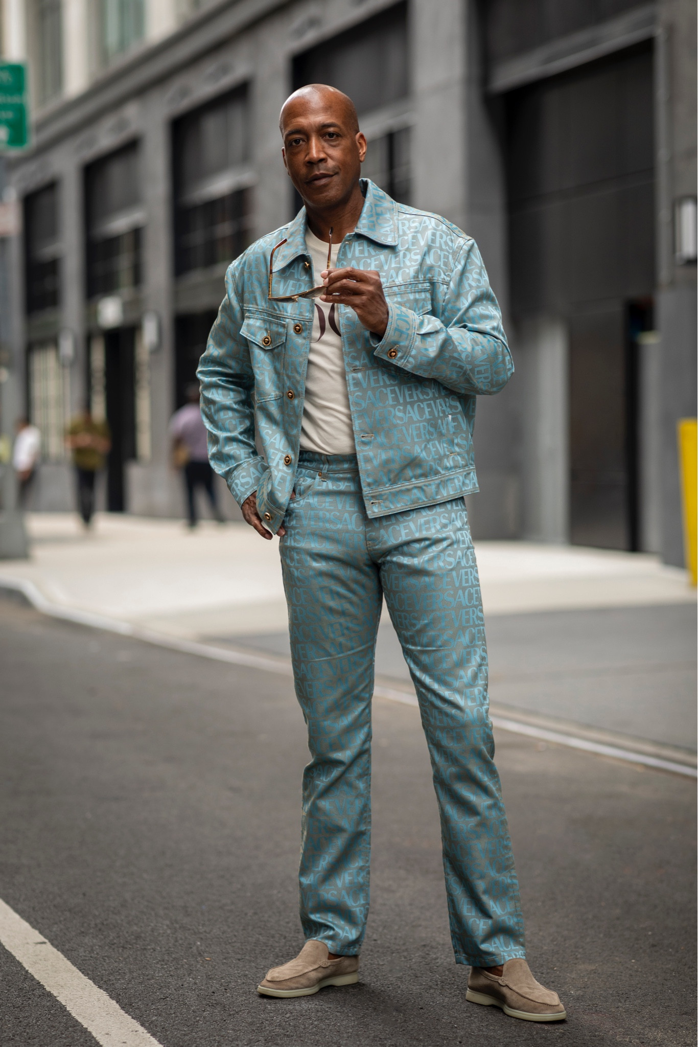 Say yes to the Canadian Tuxedo. I doubled down on denim for my next #NYFW look! These @versace pieces not only look great together but will also shine solo. ✨

 #CanadianTuxedo #VersaceVibes #FashionForward #nyfw #nyfw2023  #menswear #dcfashionfool #newyork @cfda 

📸: @ashleygalleraniphotography

#LTKitbag #LTKmens #LTKstyletip