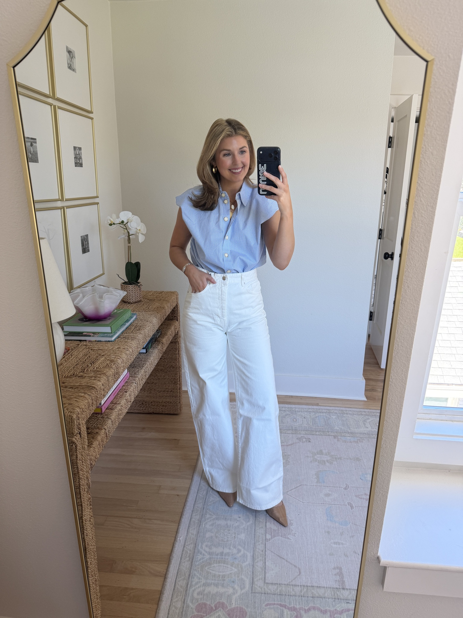 Spring summer outfit idea! Wearing an XS in top and 27 in jeans 