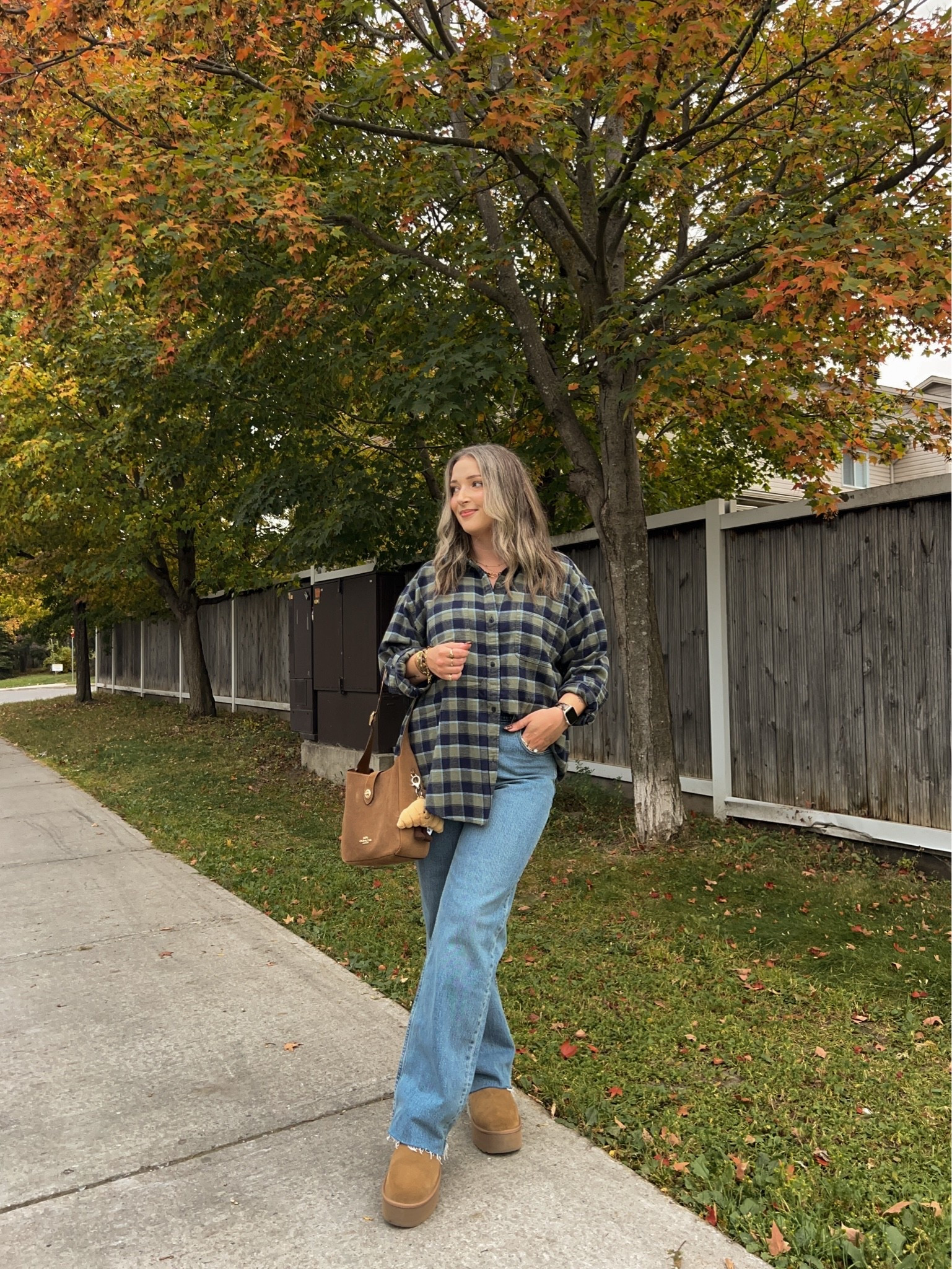 Easy fall outfit! Wearing size M in the plaid flannel shirt, and size 30 in the jeans. I’m a 9.5-10 shoe and wear a 10 in the Uggs
