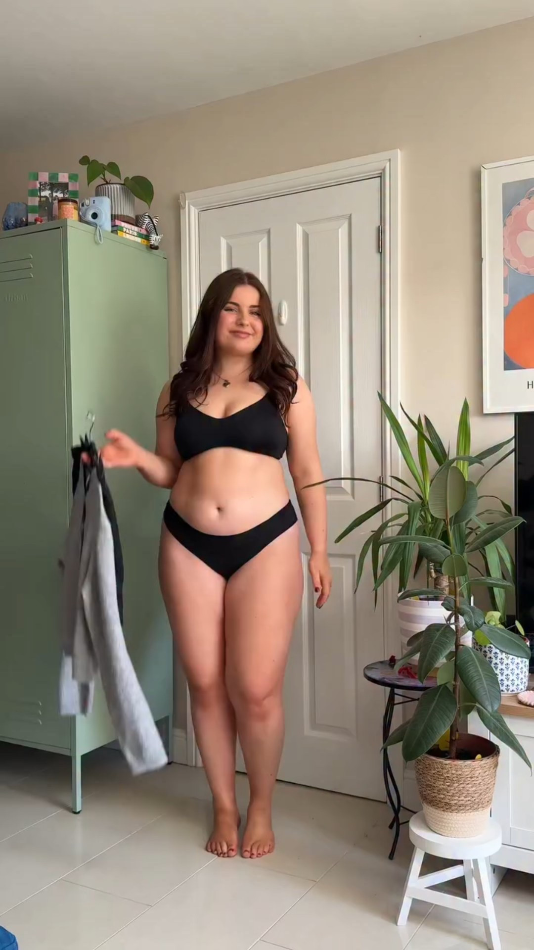 When you don’t know what to wear, go back to basics ☝️

#midsizestyle #midsizefashion #casualoutfit