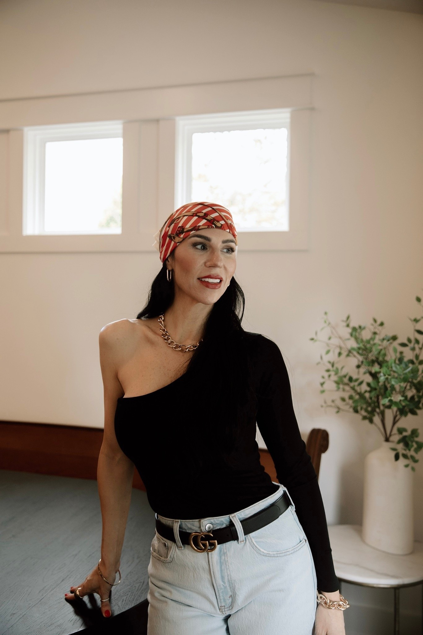 One sleeved tops are instantly sexy✨ (plus I love that I can still wear one strap with my strapless bra 🤌🏽)  MNG Mango bandana, Gucci belt, Abercrombie denim 

#LTKFindsUnder100 #LTKBeauty #LTKFindsUnder50