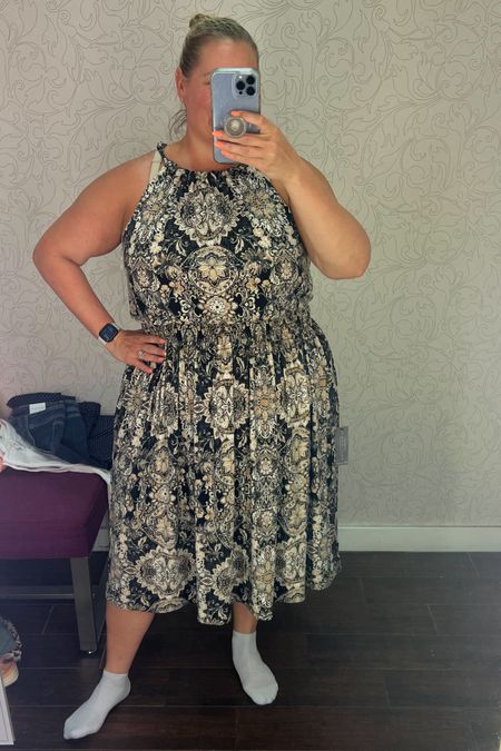 This dress is perfect for a beach vacation. It’s a lightweight material so would be good for hotter climates. I love the print also. 

Wearing the size 18 - fits TTS



#LTKTravel #LTKPlusSize #LTKOver40