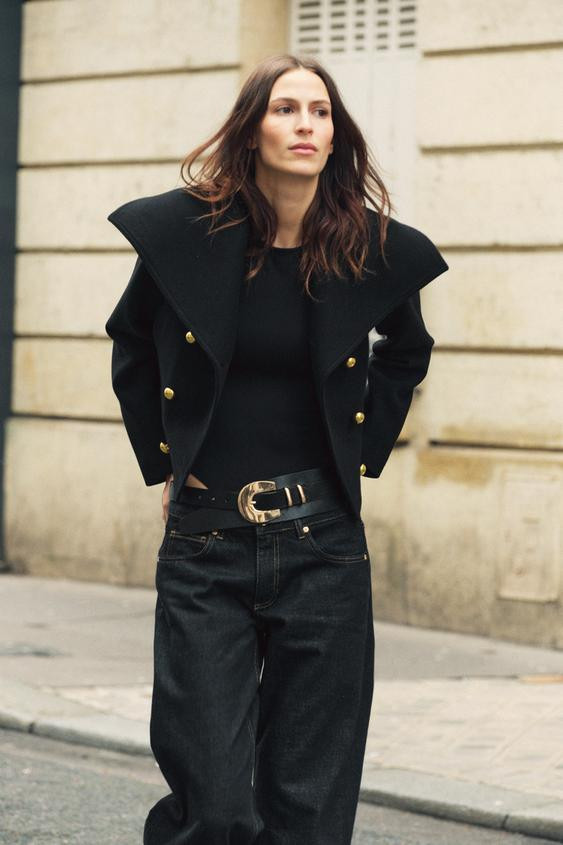 4 cm wide sash belt made of leather. Oval-shaped metal buckle. | Zara US