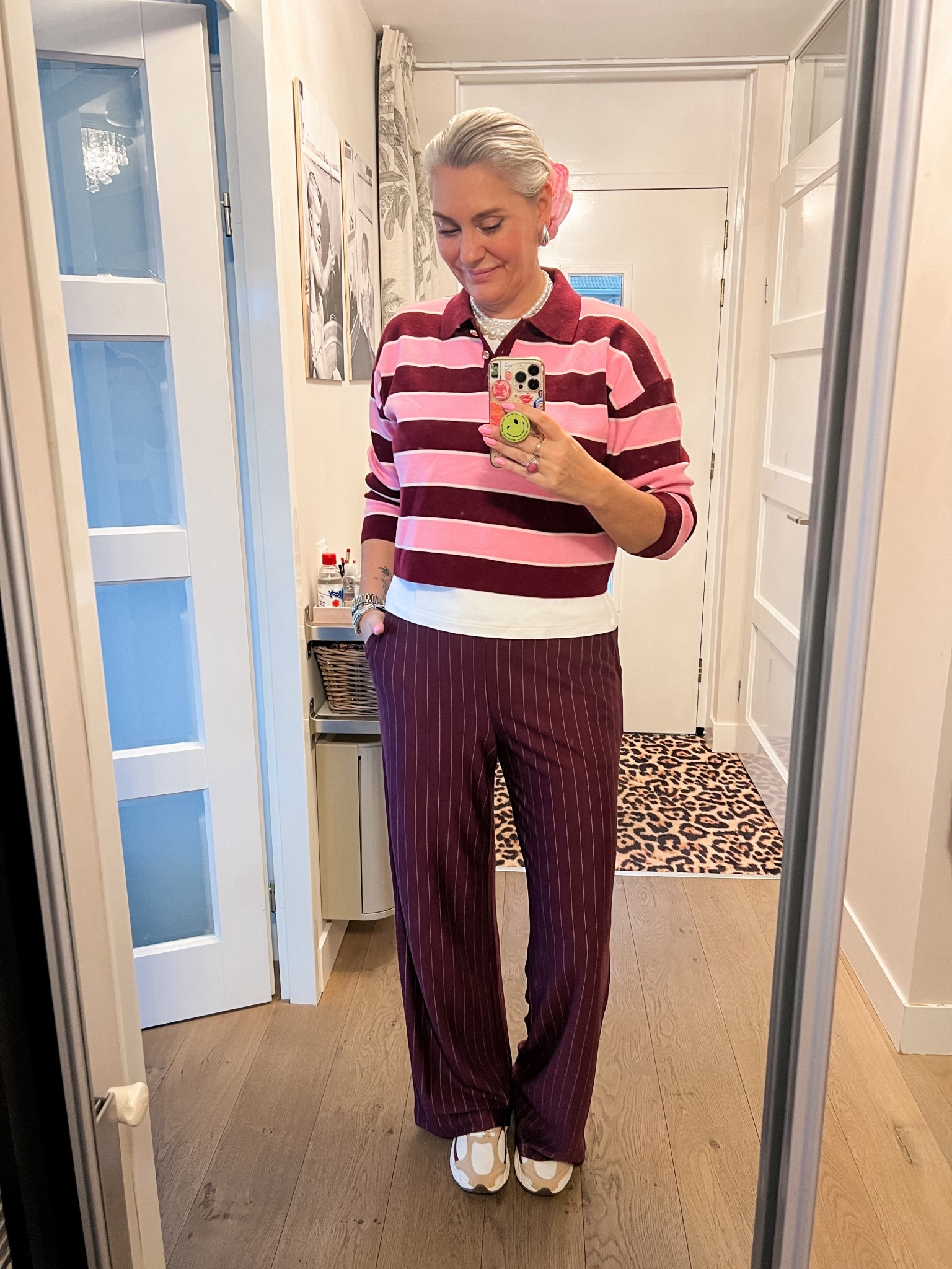 OOTD - woensdag. On Wednesday’s we wear pink 🩷. Goed basic wit t-shirt (L), gestreepte trui met polokraag en bordeauxrode krijtstreep broek (https://hema-nl.mtpc.se/6001531 maat M), NikeV5 sneakers. 



#LTKMidsize #LTKootd #LTKTall