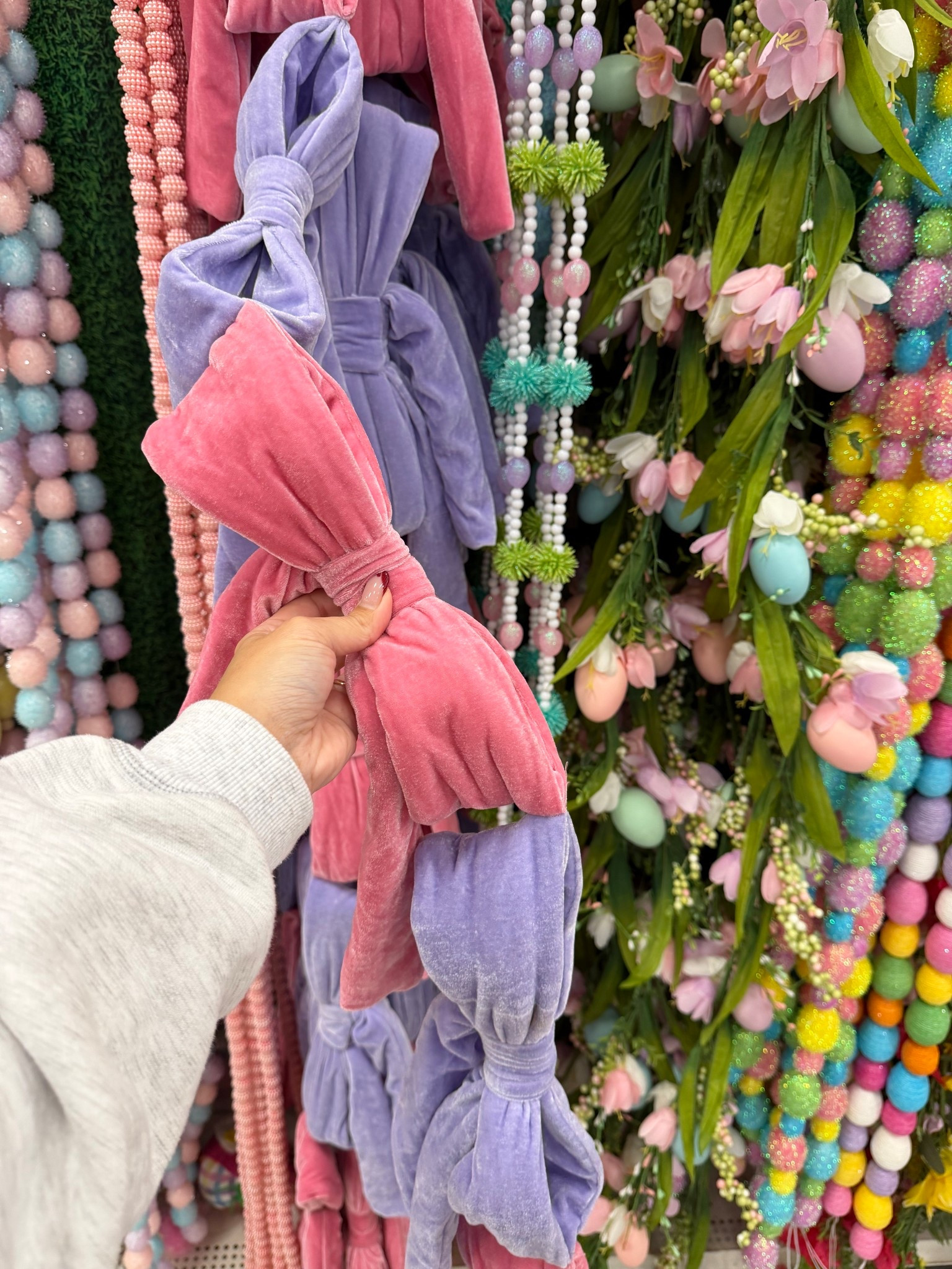 The cutest bow garland 🎀 would be so cute for a party

#LTKmomlife #LTKSeasonal #LTKHome