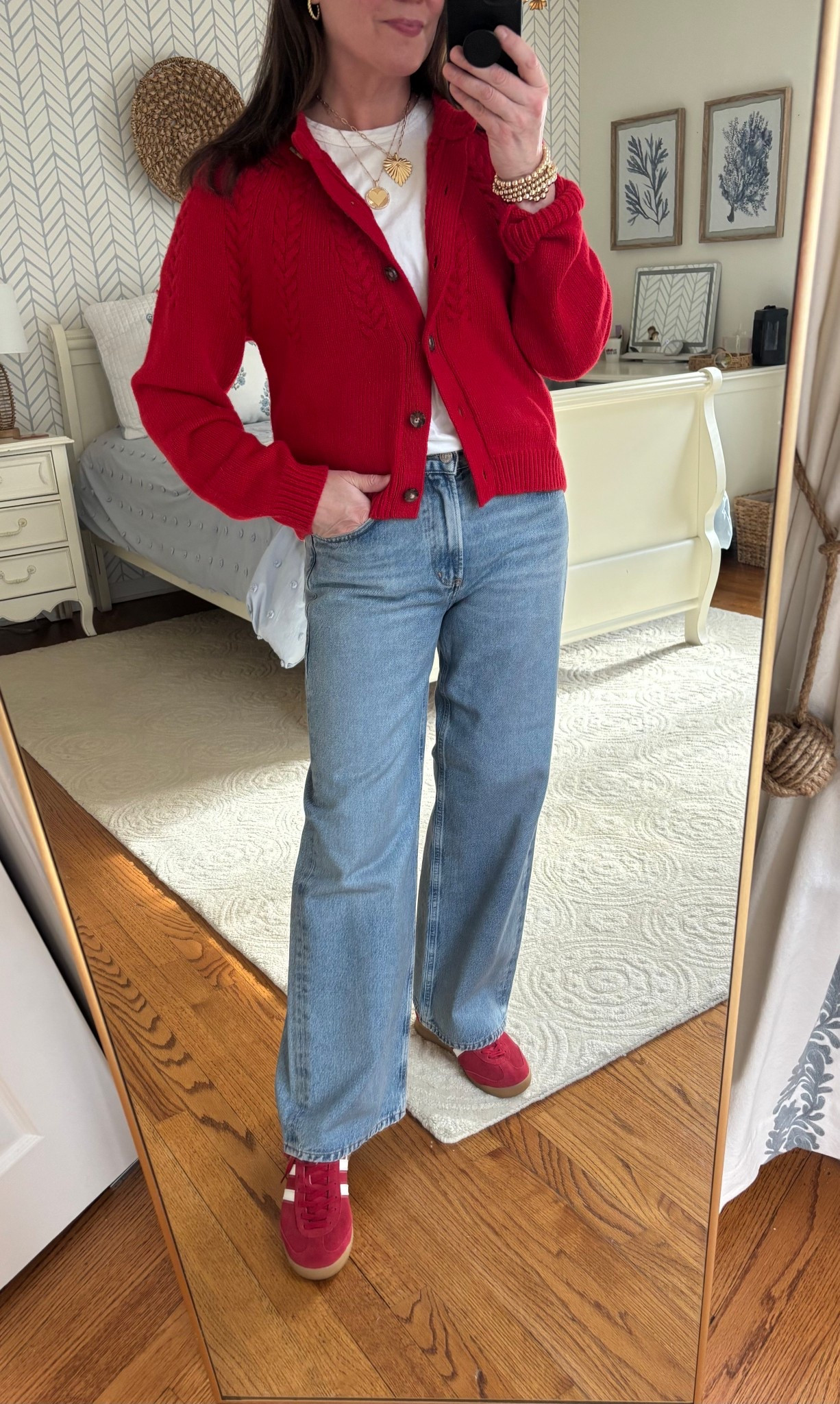 Pulling out all the red for Valentine’s Day!! ❤️❤️ This cardigan is aooo cozy and on sale! 