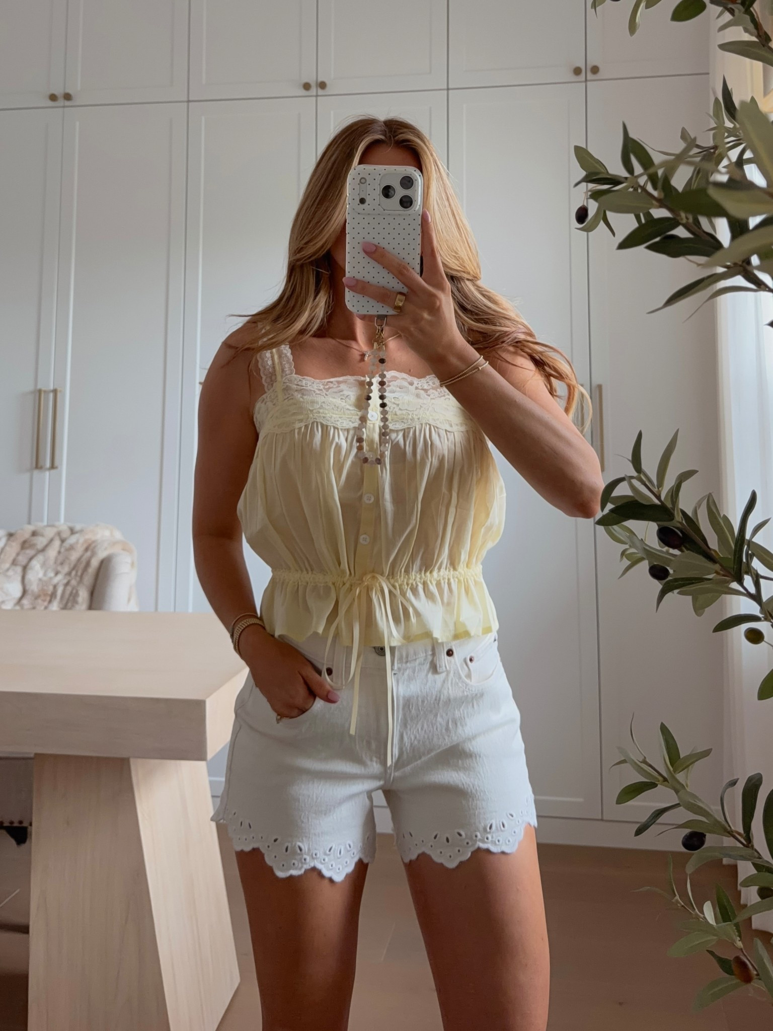 @abercrombie #abercrombiepartner gravitating towards alll the yellow this year ☀️💛 🌻 and these cream denim shorts are a perfect staple that adds a lil something extra! 